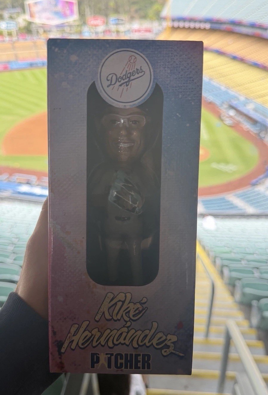 🌈🧢Kike Hernandez Pitching Helmet Dodgers Bobblehead SGA 7/12/26 IN HAND🧢🌈