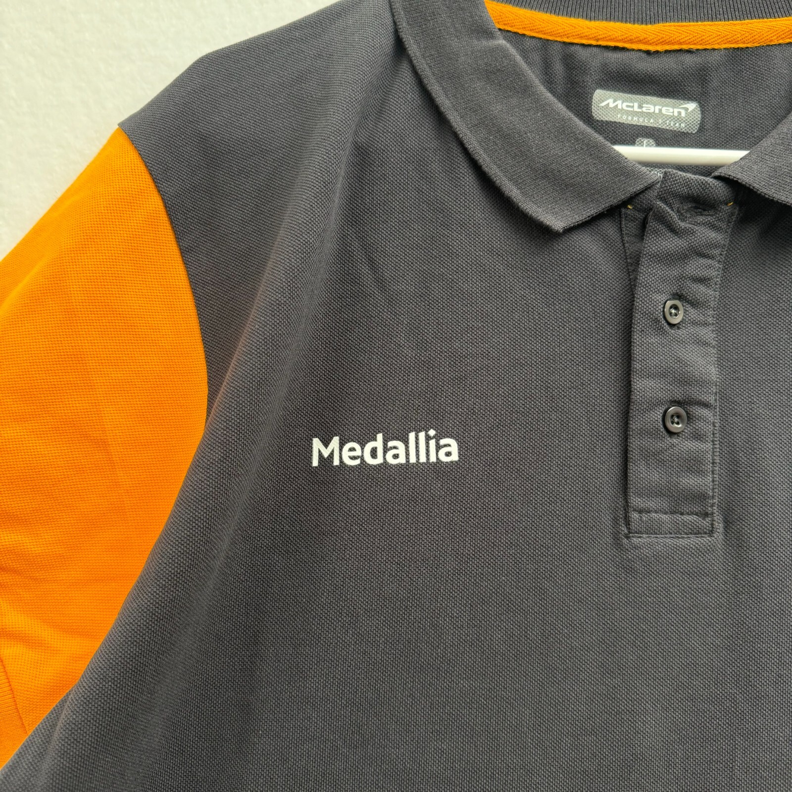 F1 McLaren Formula 1 Team Medallia Men’s Large Polo Shirt Orange/Gray