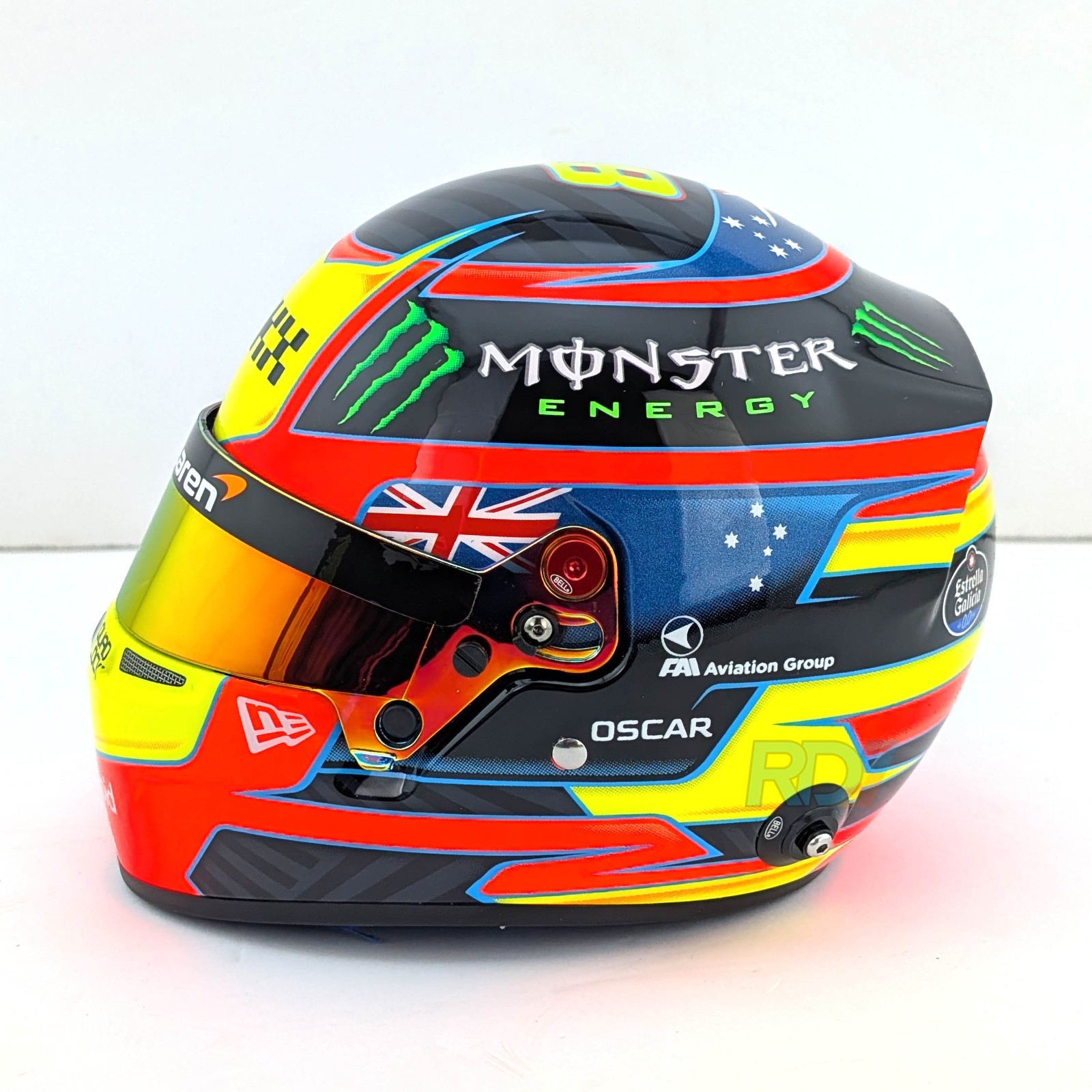 2025 Oscar Piastri McLaren Mini Helmet – 1:2 Scale Bell F1 Helmet – 4100412