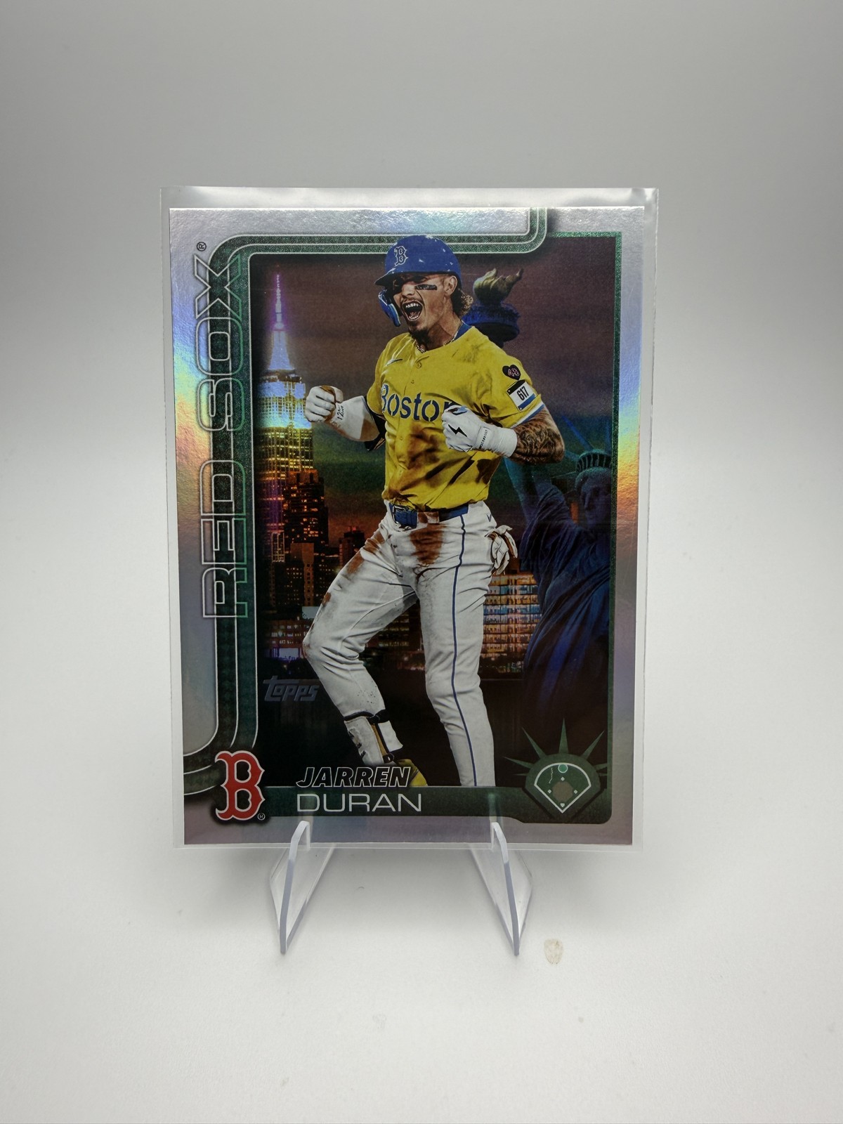 2025 Topps Series 2 – Jarren Duran #587 Big Apple Rainbow Foilboard
