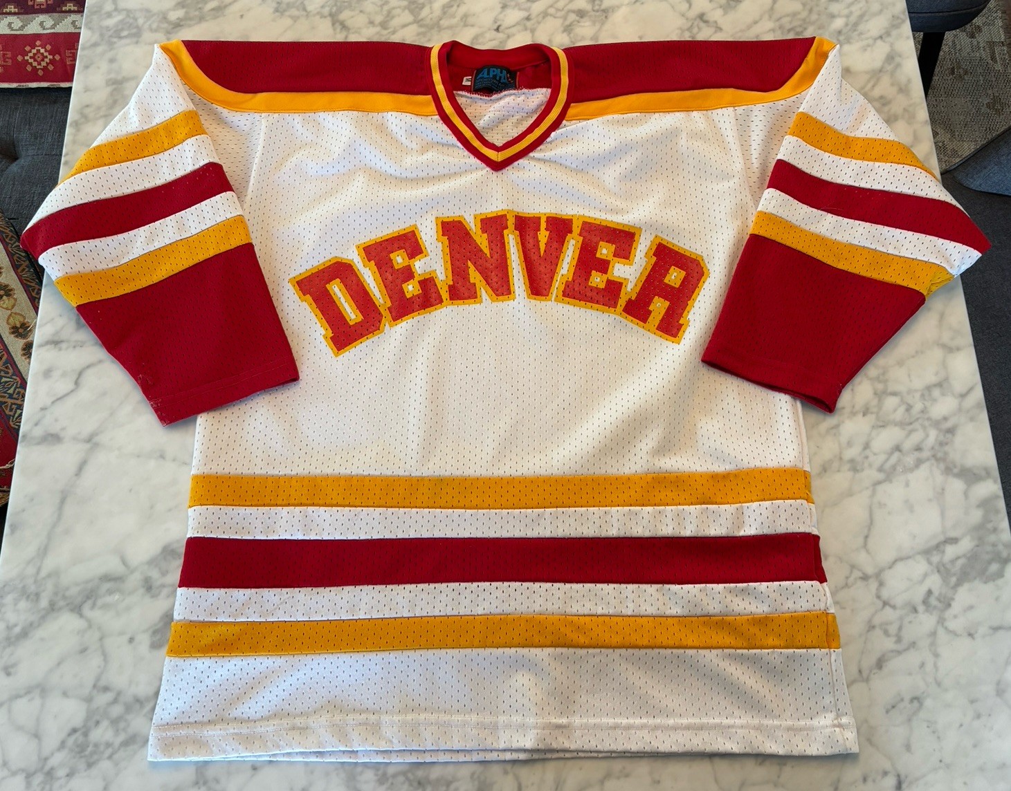 Denver University Pioneers Vintage Mesh Hockey Jersey Size Medium Alpha Pios