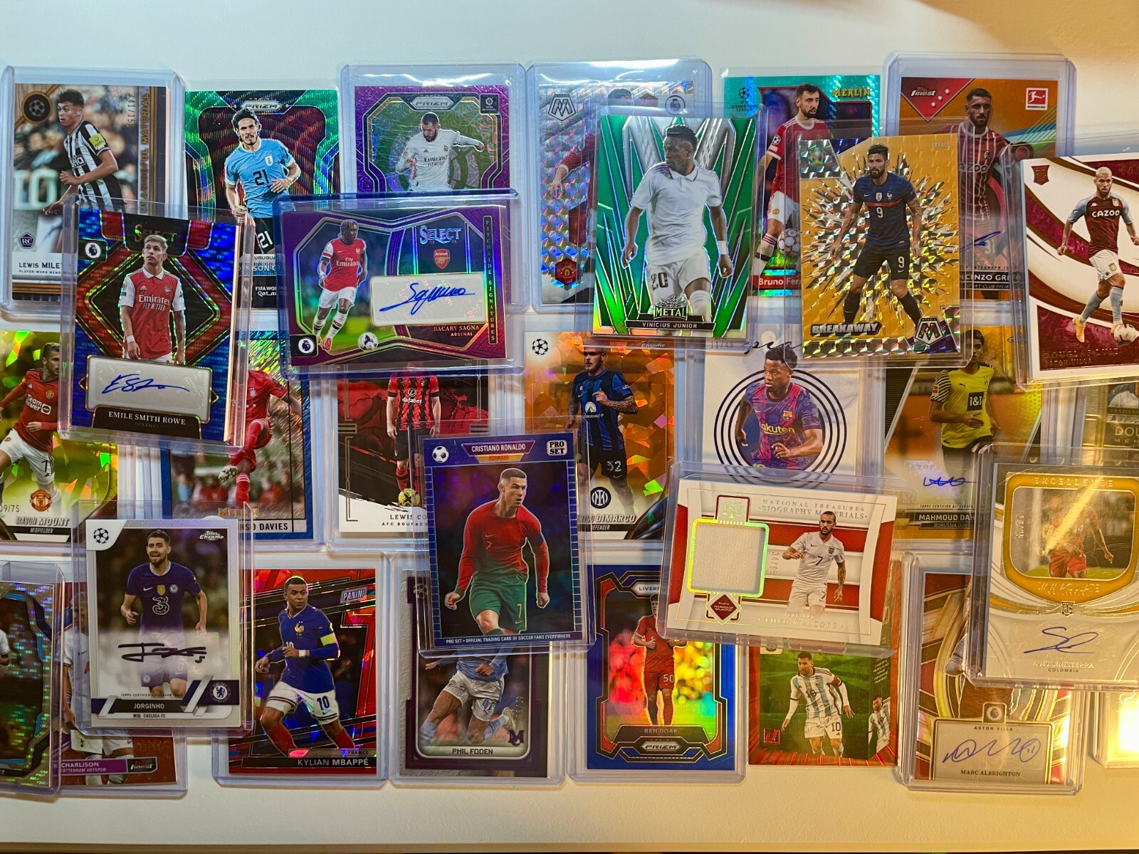 50 Soccer Cards Lot – Guaranteed 1 Auto/Relic 2-4 #’s RC Parallels -Mystery Mix!