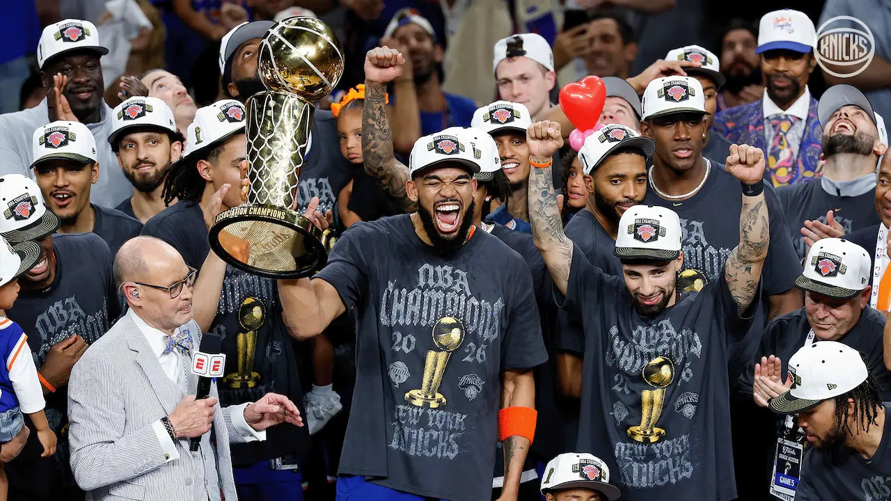 New York Knicks Nike 2026 NBA Finals Champions Authentic Locker Room T-Shirt M