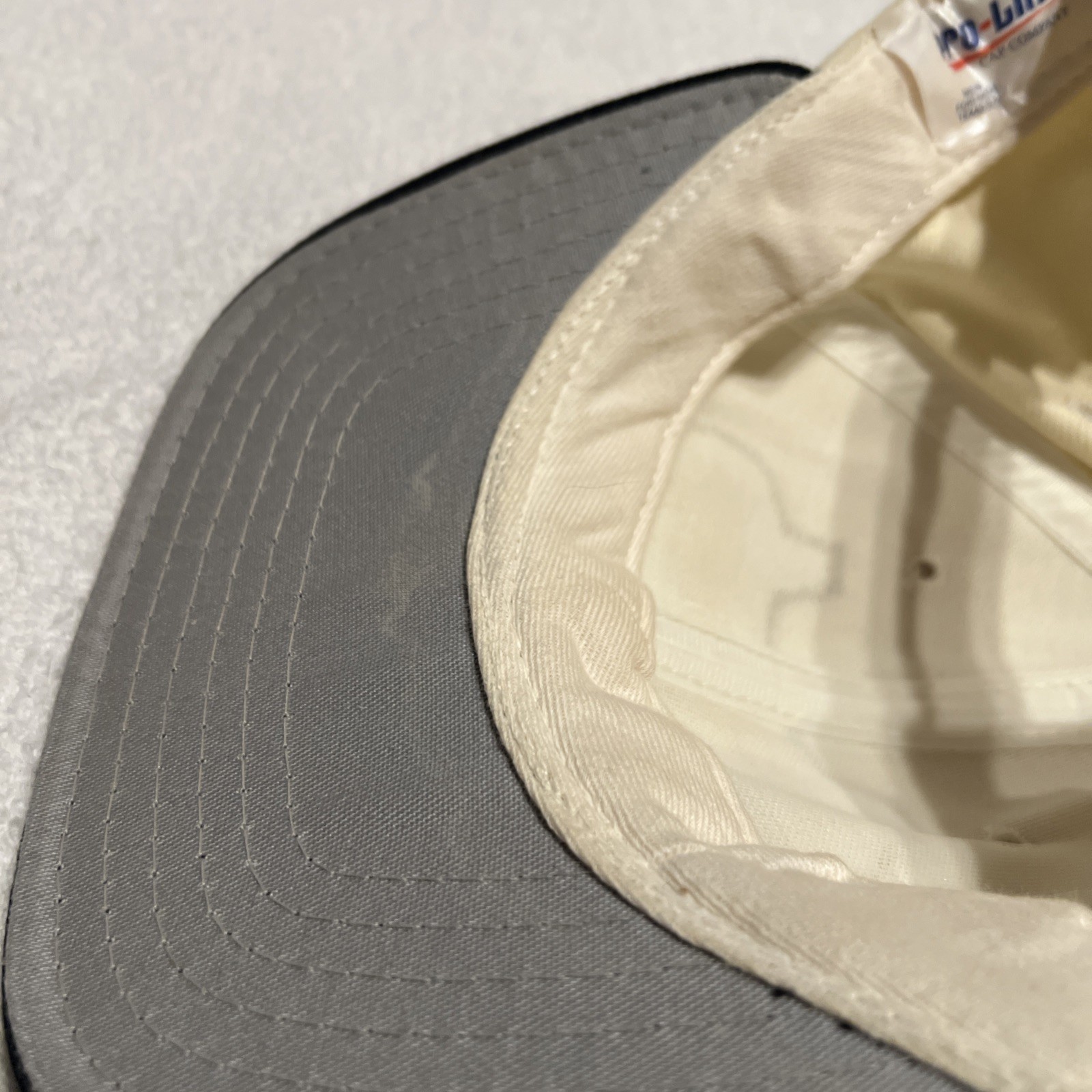 Vintage Notre Dame Fighting Irish Hat Snap Back Beige Black Pro-Line Cap USA