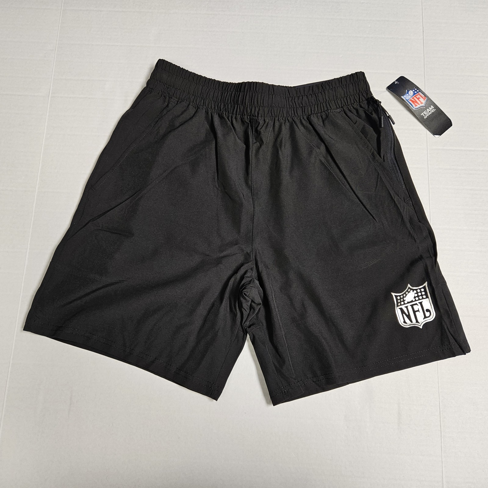 NFL Team Apparel 7″ Inseam Athletic Black Trainer Shorts / Men’s Size Large