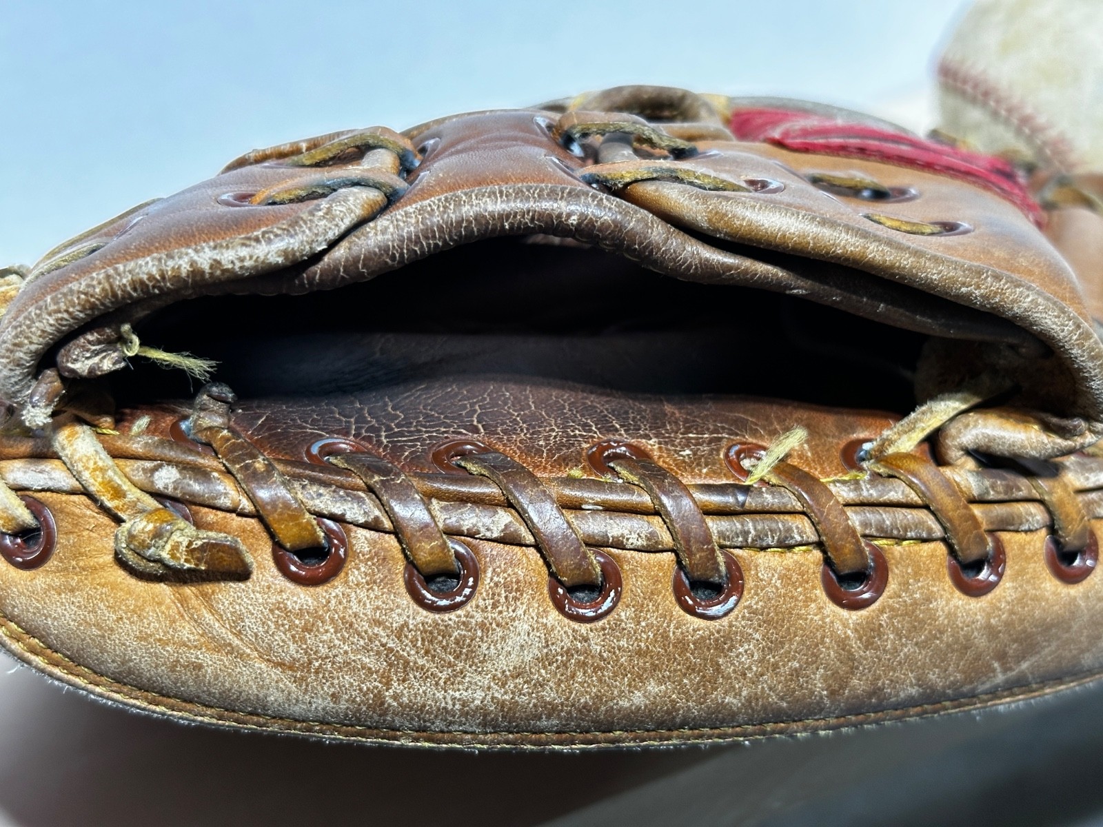 Elston Howard Rawlings MJ50 Professional Model RHT Catcher’s Mitt Glove