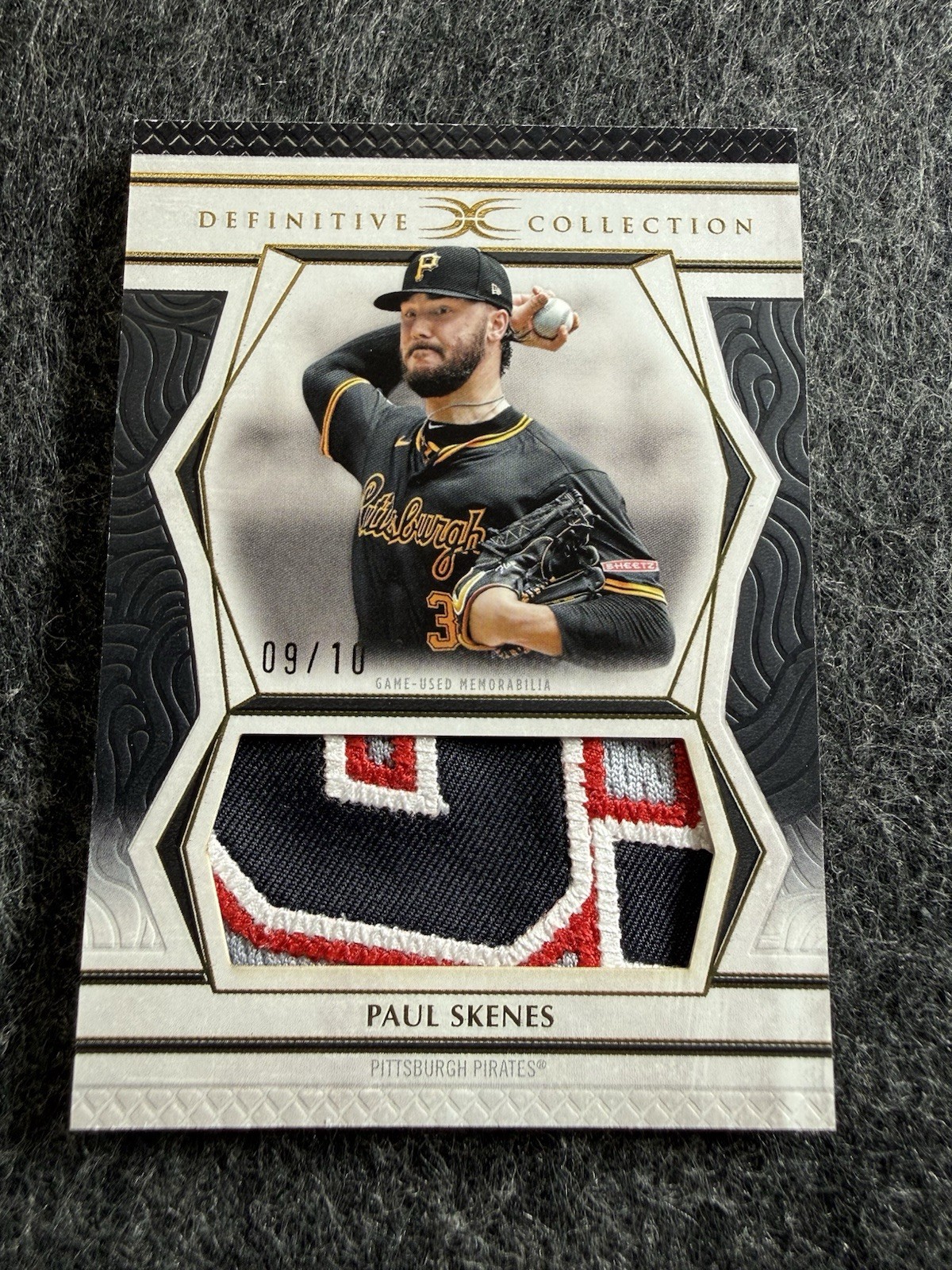 PAUL SKENES 2025 TOPPS DEFINITIVE PATCH RELIC GAME WORN USA /10 #DJRC-PS PIRATES