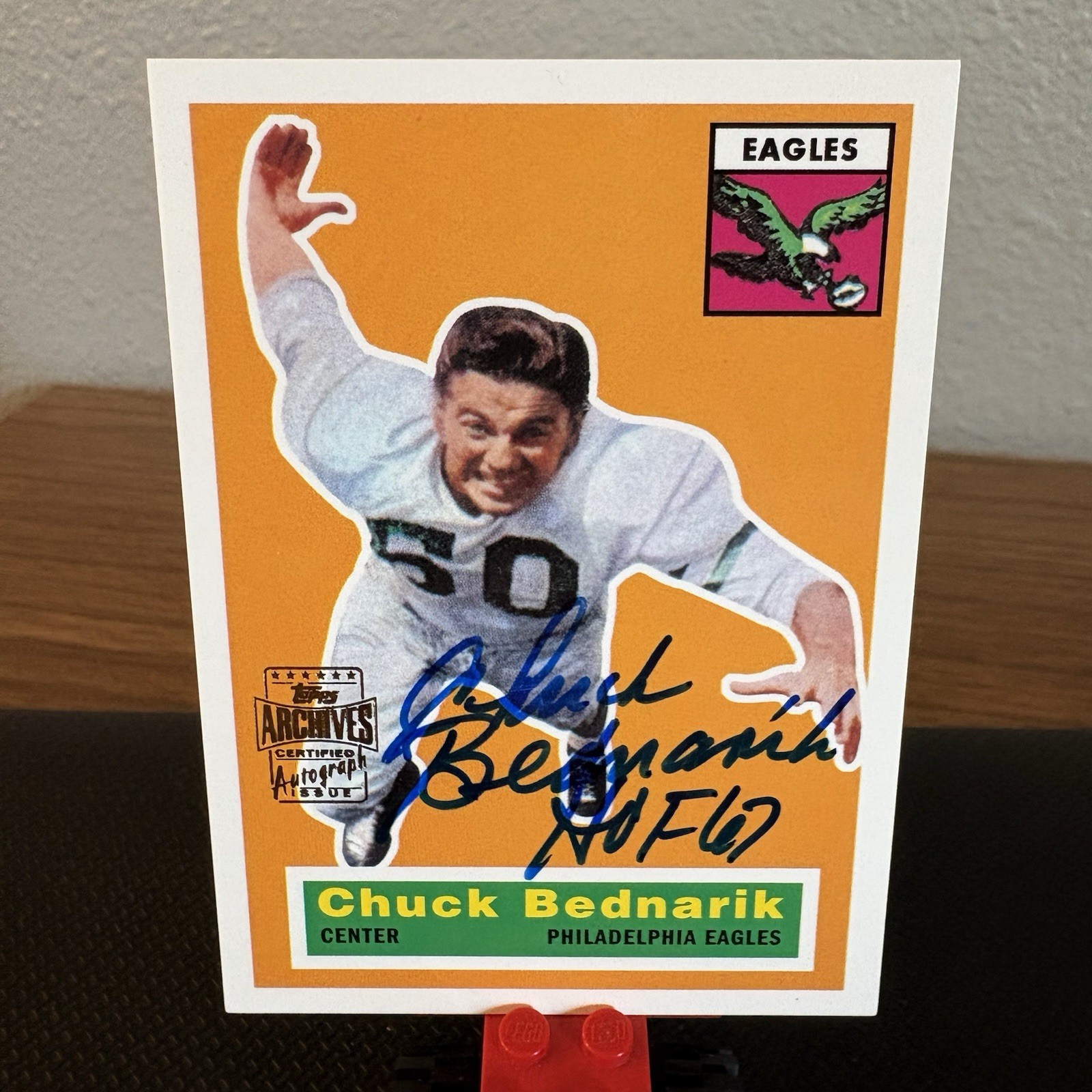 Chuck Bednarik 2001 Topps Archives #28 – On Card Autograph Auto NFL HOF Legend
