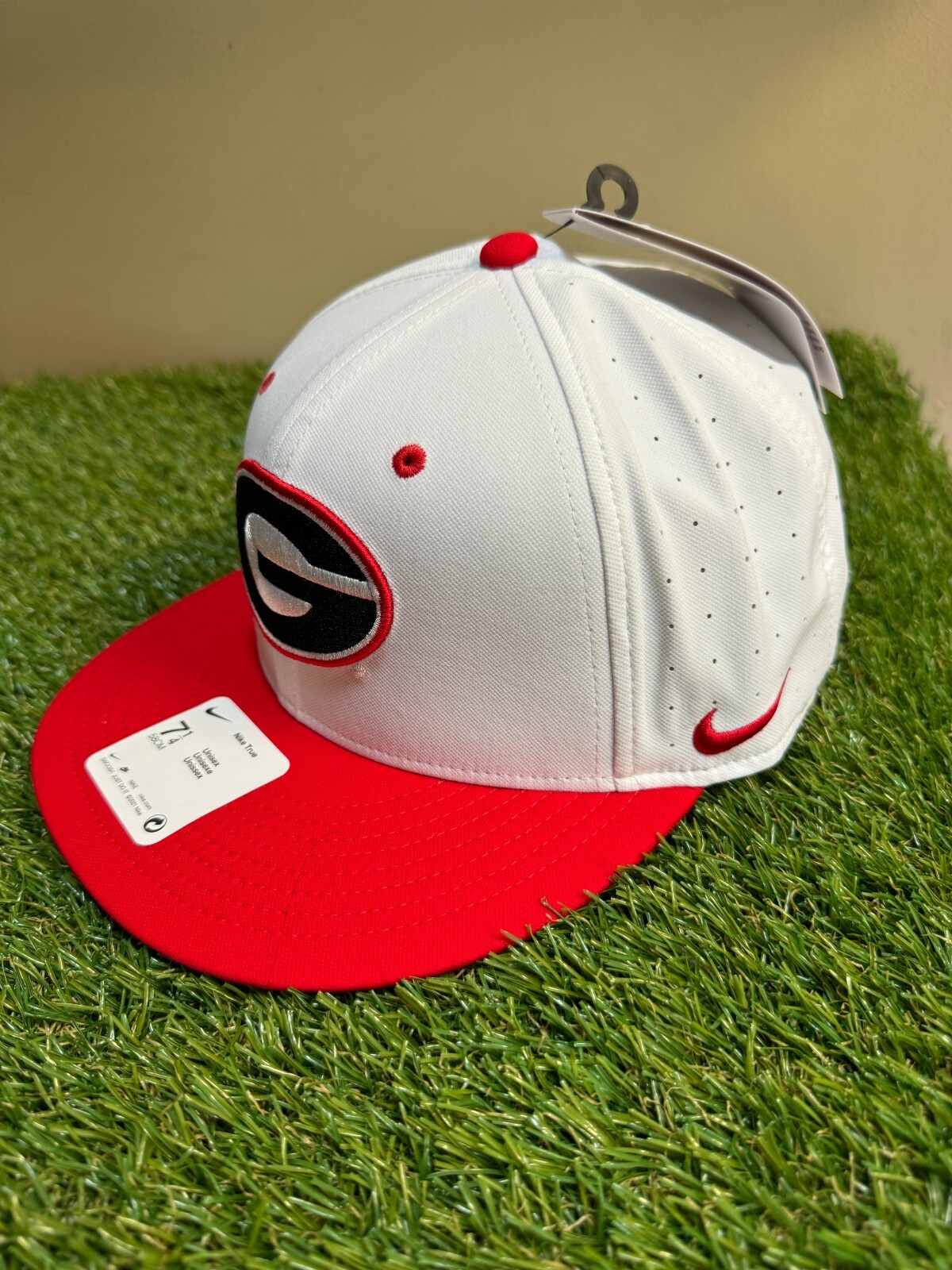 Nike UGA Dawgs Georgia Bulldogs Baseball Team Issued Fitted Cap Hat 7 1/4 White