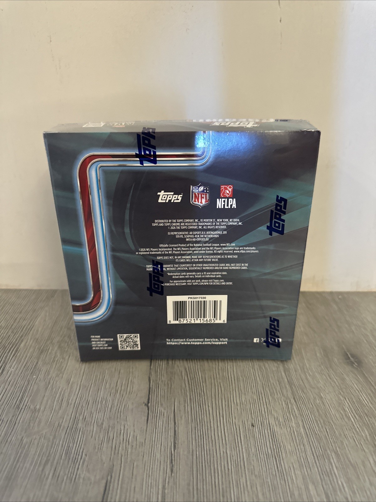 NEW Sealed – 2025 TOPPS CHROME MEGA BOX NFL FOOTBALL (42 Cards)