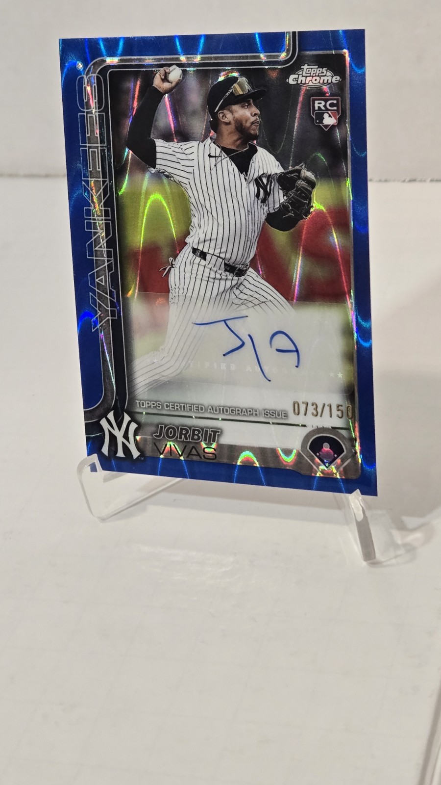 🔥2025 Topps CHROME AUTOGRAPHS Jorbit Vivas RC ⚾️BLUE RAYWAVE NUMBERED 73/150!🔥