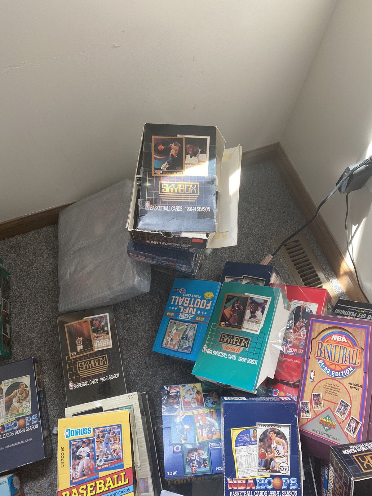 LOT OF OLD Vintage UNOPENED BASKETBALL CARDS PACKS Superstars NBA Card Bonuses
