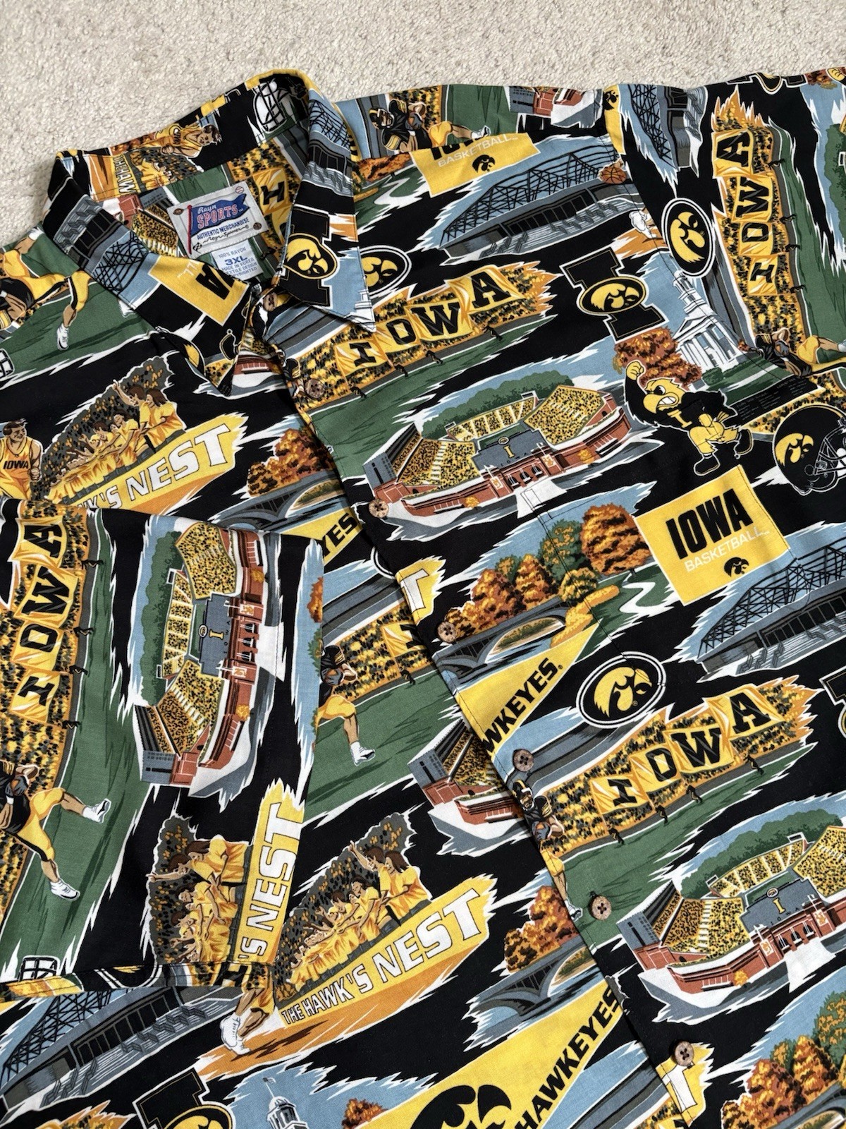 Reyn Spooner Iowa Hawkeyes Shirt Mens 3XL Hawaiian All Over Print NCAA Sports