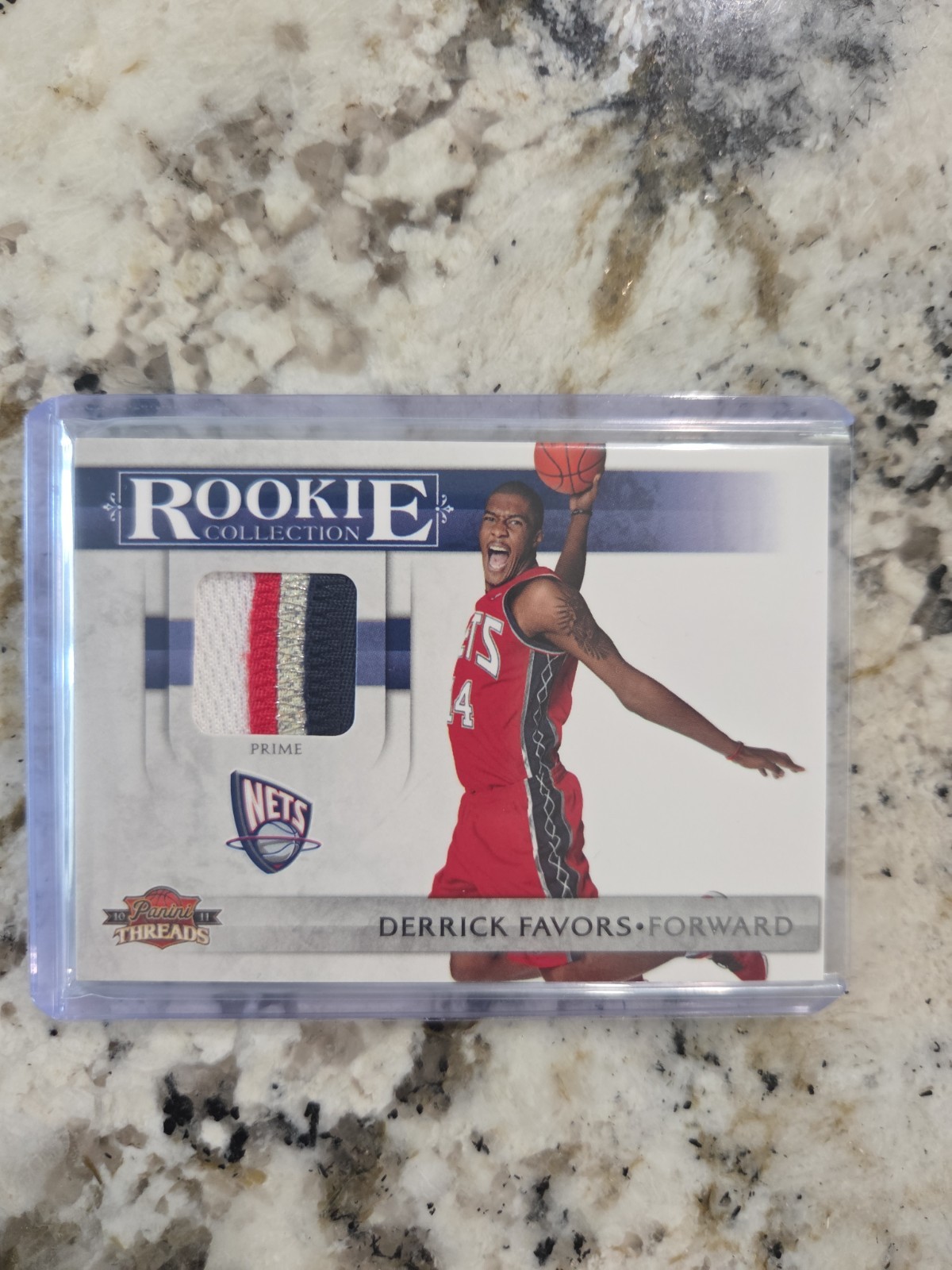 2010-11 Panini Threads – Rookie Collection Materials Derrick Favors #3 /50