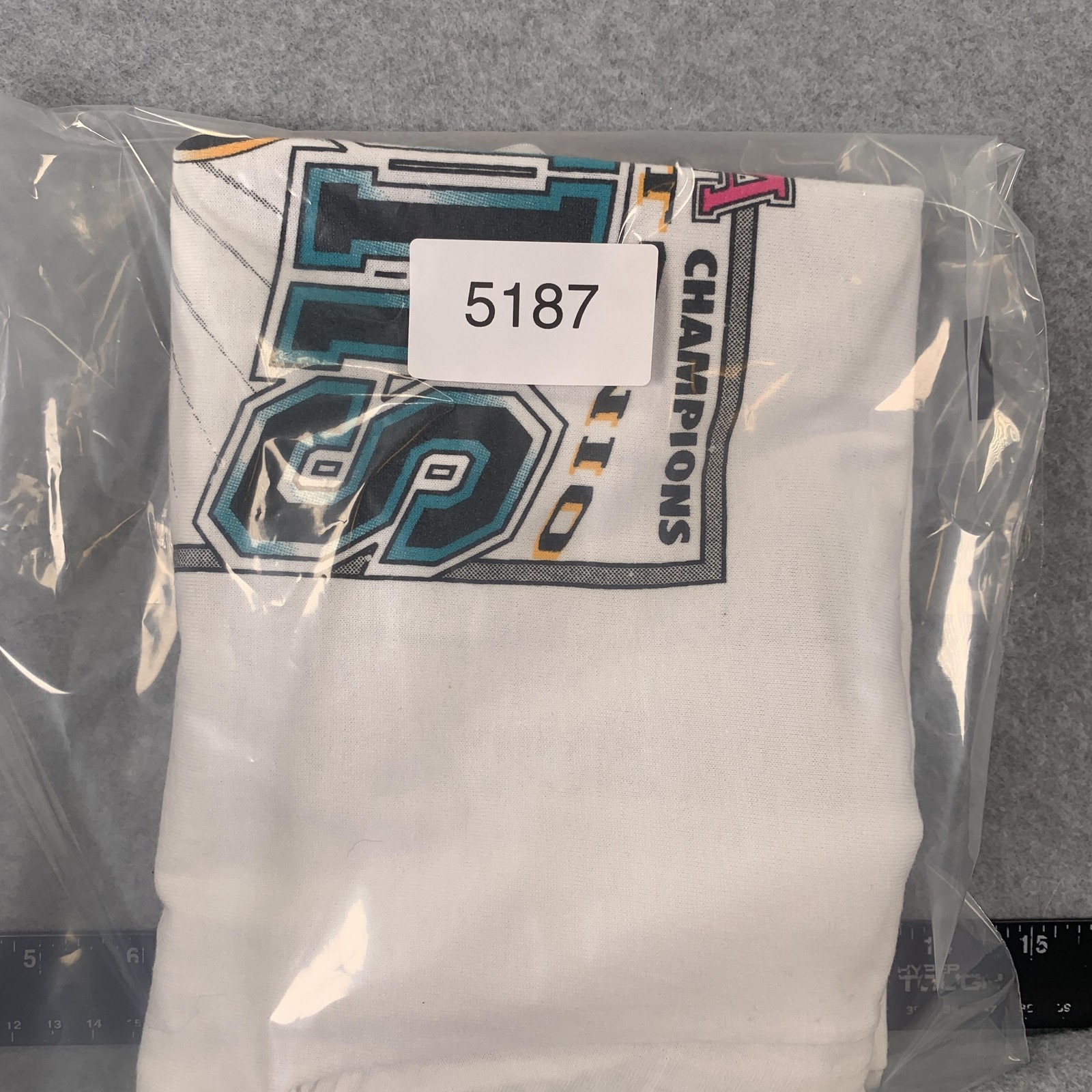 Vintage San Antonio Spurs Shirt Mens Medium White NBA Basketball Jerzees Reclaim