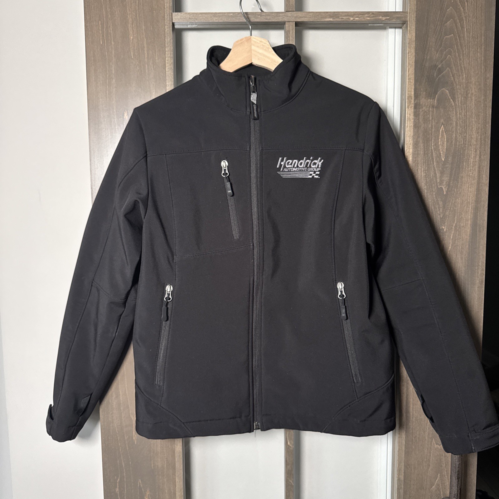 Hendrick Automotive Logo Full Zip Softshell Jacket Mens M Black Embroidered Oobe
