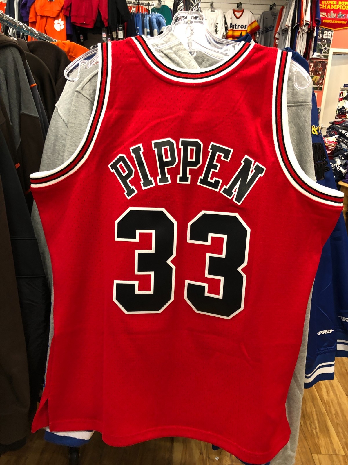 SCOTTIE PIPPEN MENS Mitchell & Ness NBA Jersey Chicago Bulls # 33 RED