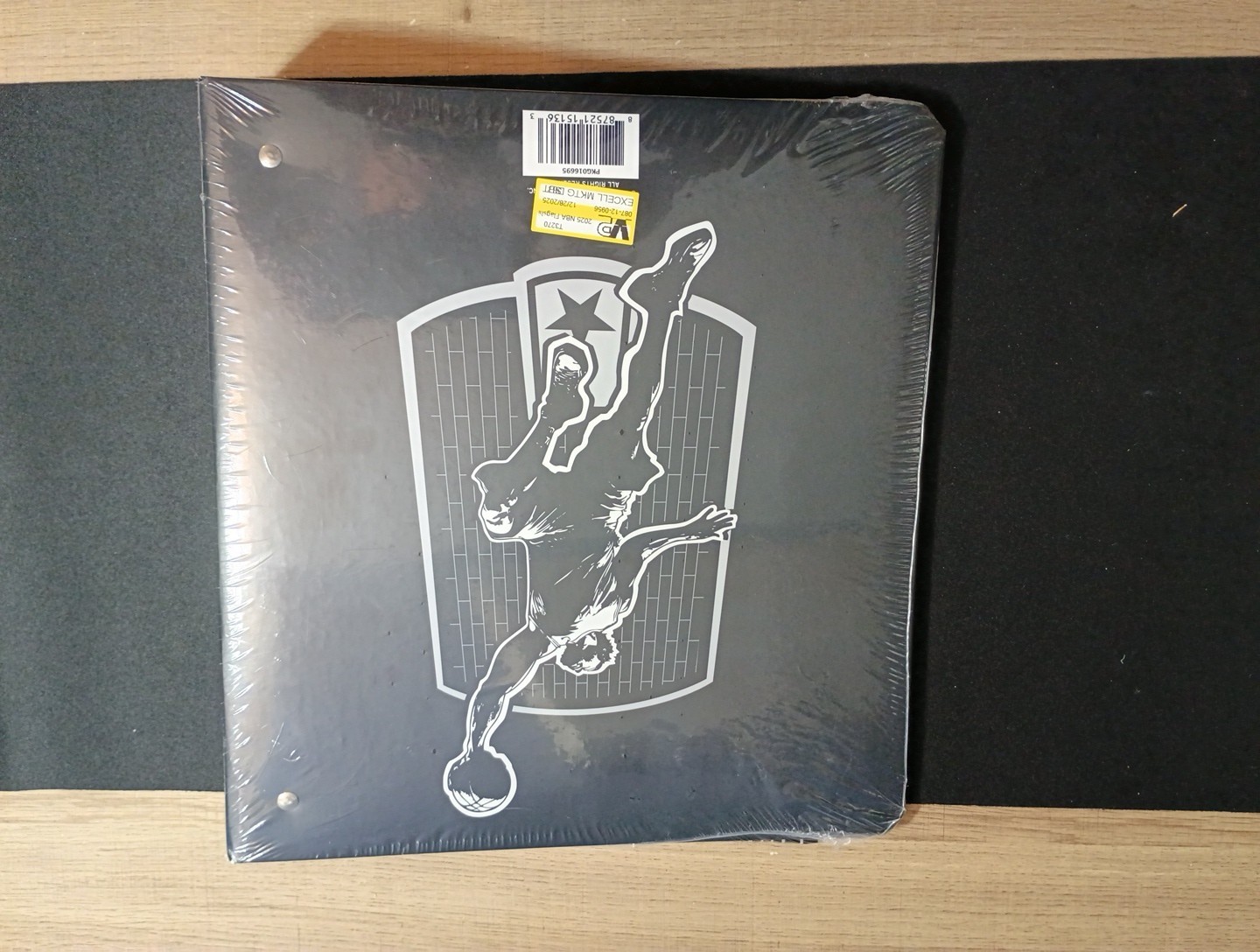 2025 Topps Basketball Card Binder – Topps LImited Edition No PVC Acid Free New