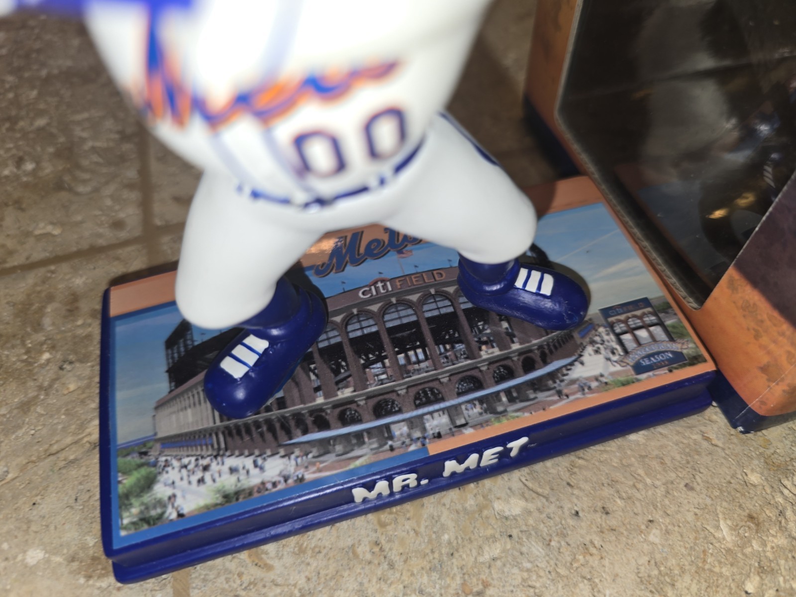 Stadium Exclusive 2009 Mr Met bobble head Citi Field New York Mets Mascot Ny Mrs