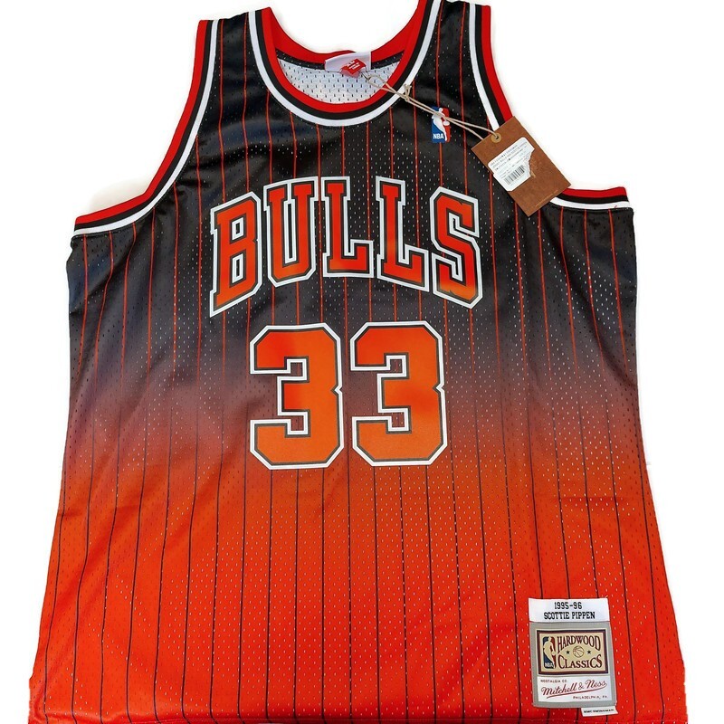 Mitchell Ness NBA Chicago Bulls Scottie Pippen 33 Swingman Jersey Mens Size XL
