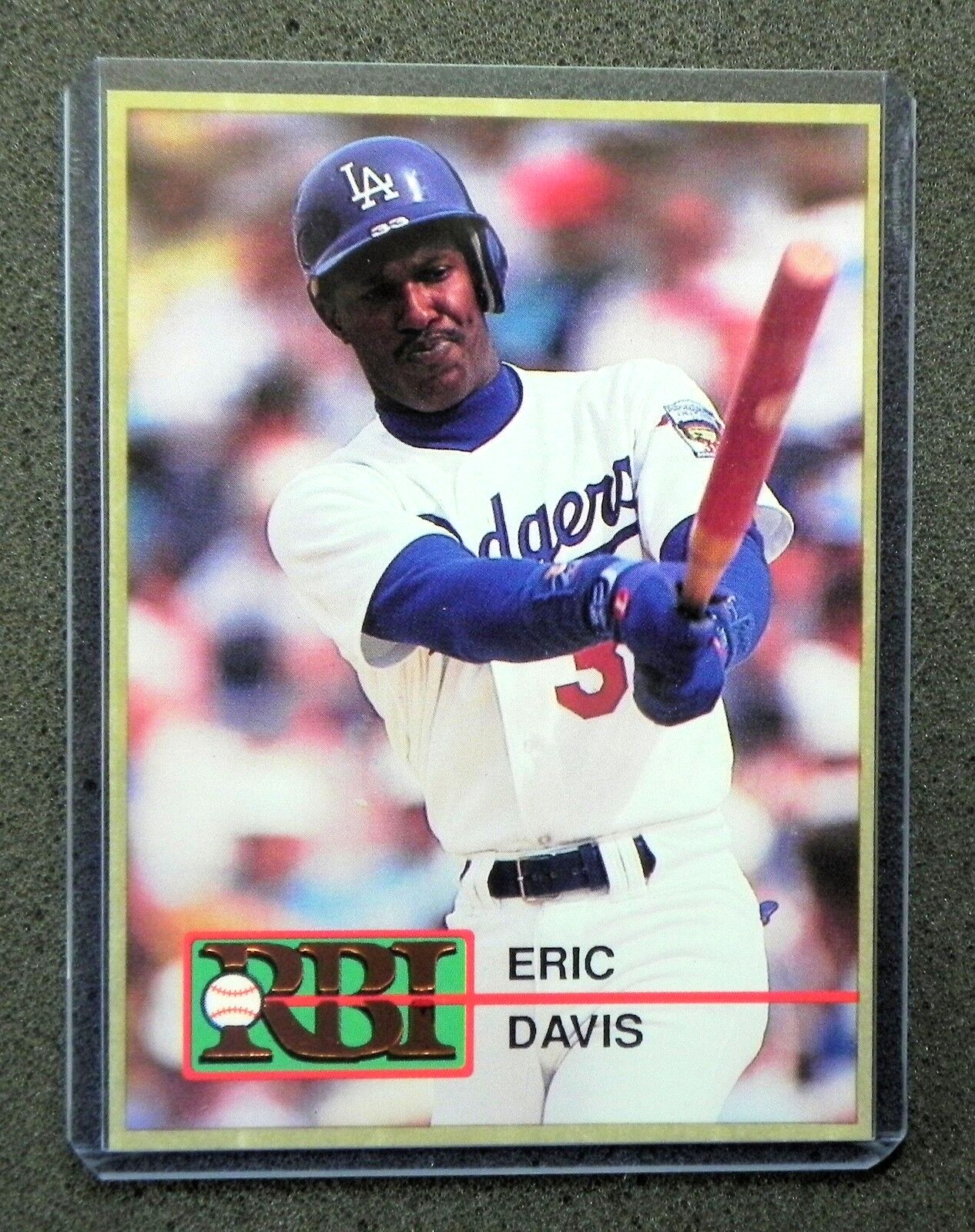 ERIC DAVIS (1) Rare LARGE (2.75″ x 3.75″) 1992 Gold RBI Card #38 in Top Loader