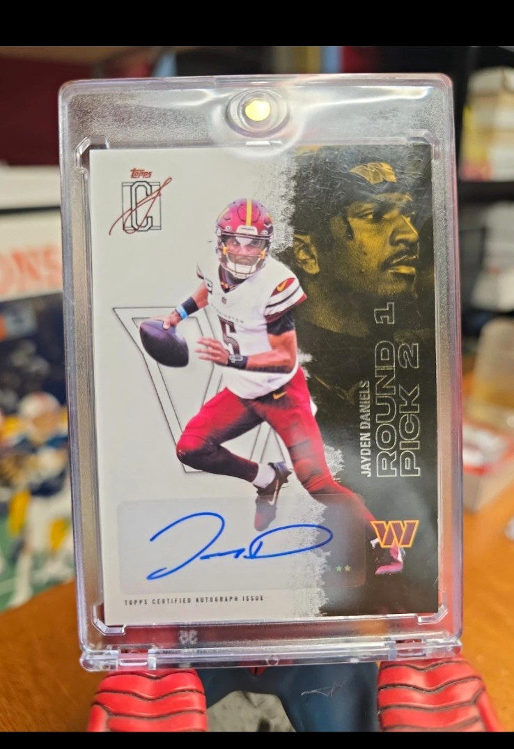 Topps 2025 Signature Class Jayden Daniels Round 1 Pick 2 #57 RC Auto