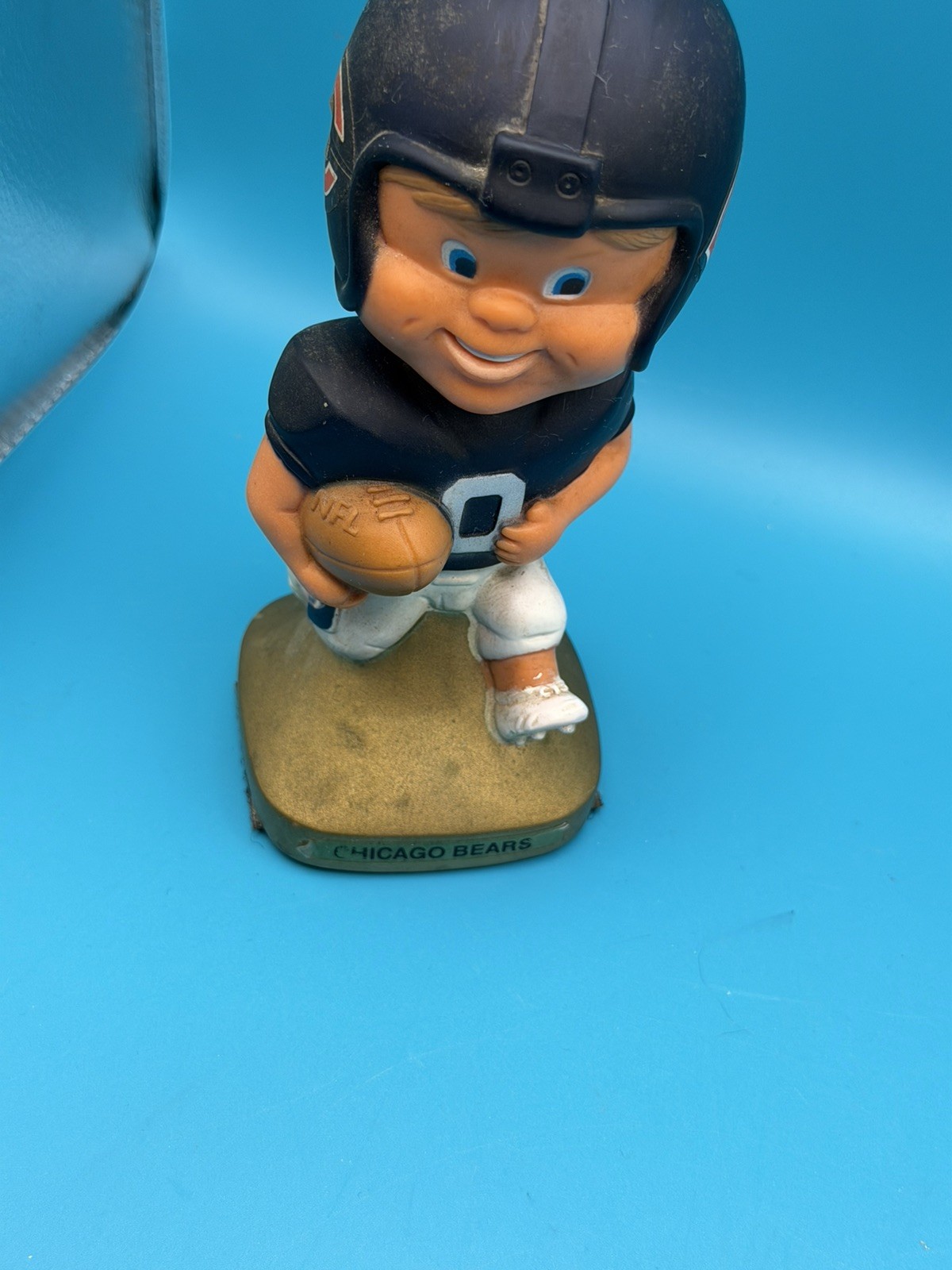 VINTAGE CHICAGO BEARS BOBBLE HEAD / RUNNING / HONG KONG / NFL/ PLASTIC TYPE