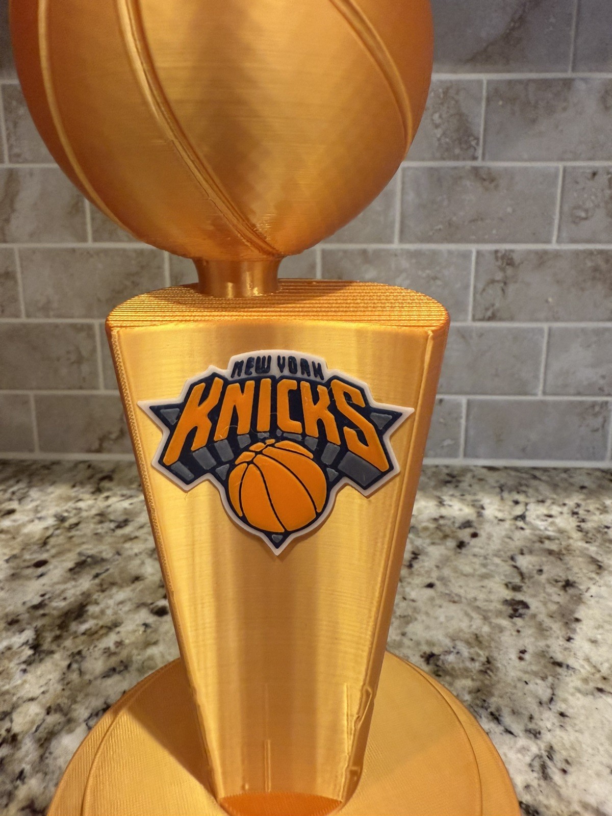 2026 NEW YORK KNICKS NBA CHAMPIONS TROPHY gold pla Larry O’Brien 10 inches