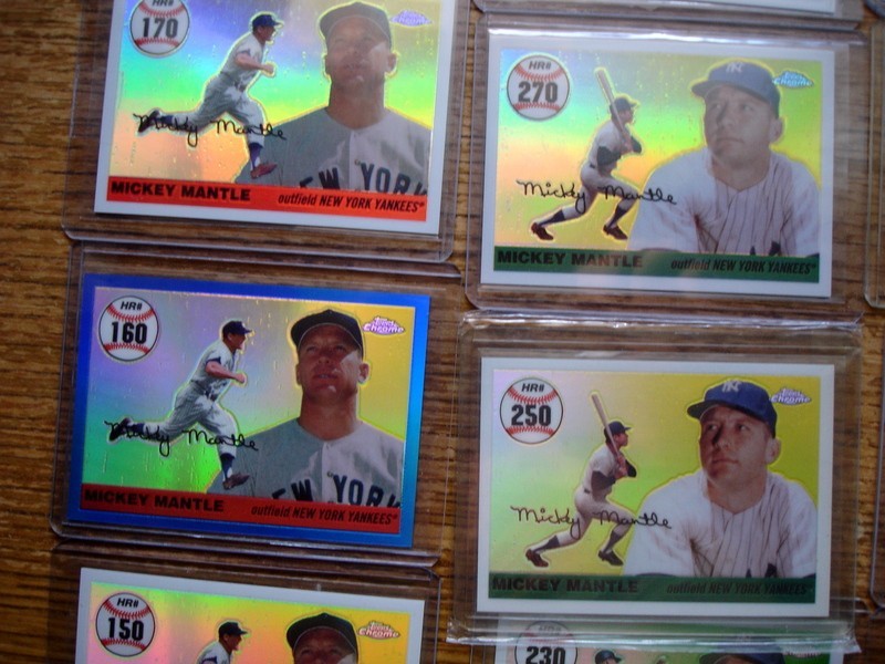 Lot 32 Mickey Mantle Topps Home Run History REFRACTORS 2006-08 Blue & White Exc.