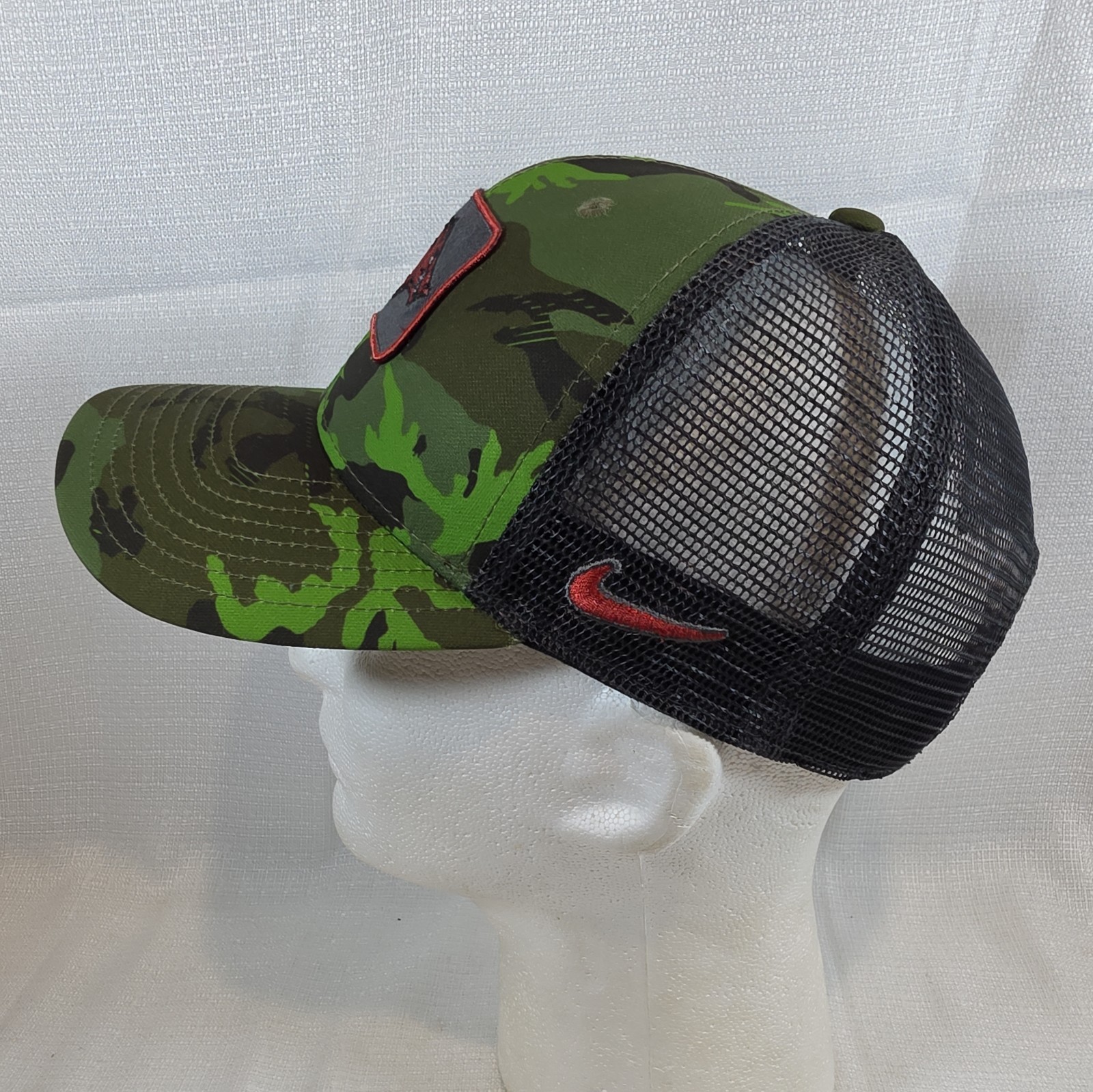 NIKE Arkansas Razorbacks Hat Camo Camouflage American Flag Trucker Cap Euc