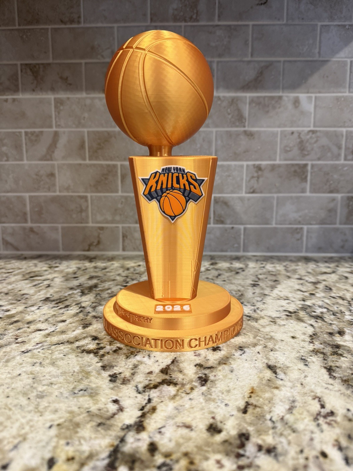 2026 NEW YORK KNICKS NBA CHAMPIONS TROPHY gold pla Larry O’Brien 10 inches