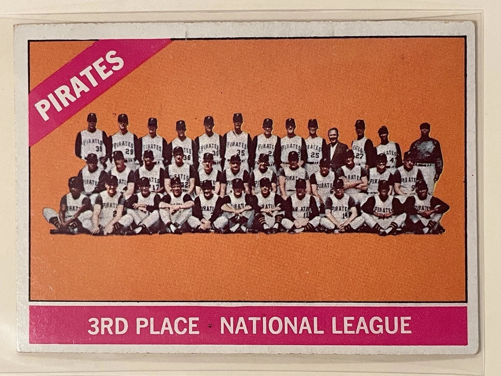 1966 Topps – Pittsburgh Pirates #404 Black Dot Between Place and National