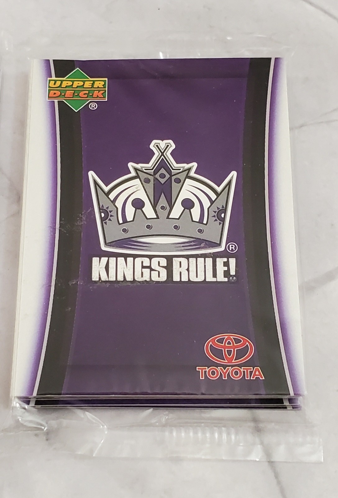 LA Kings 2006 Upper Deck Trading Cards Set of 2 Packs Featuring Luc Robitaille