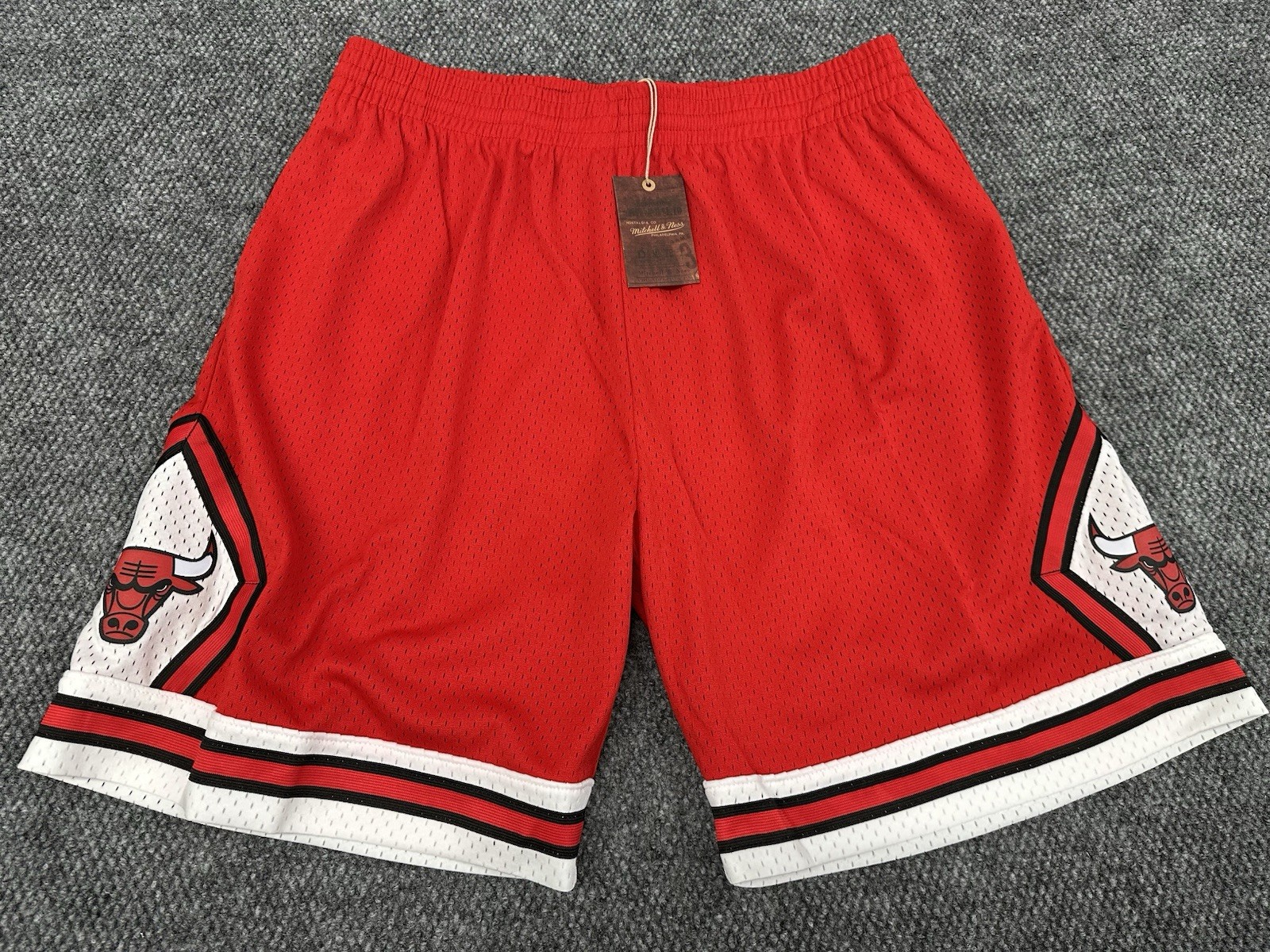 Chicago Bulls Men’s 2XLB Mitchell & Ness Hardwood Classics Shorts Red Swingman