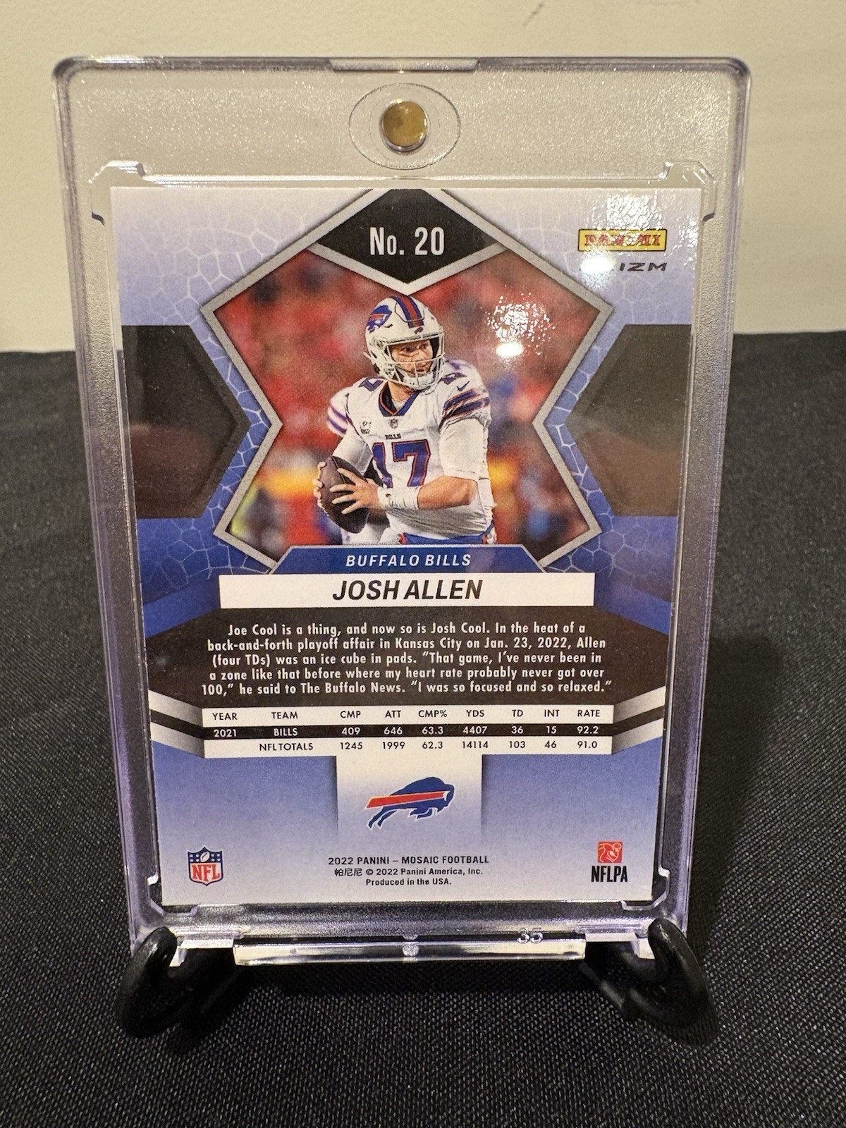2022 Panini Mosaic – Josh Allen #20 Gold Sparkle Prizm