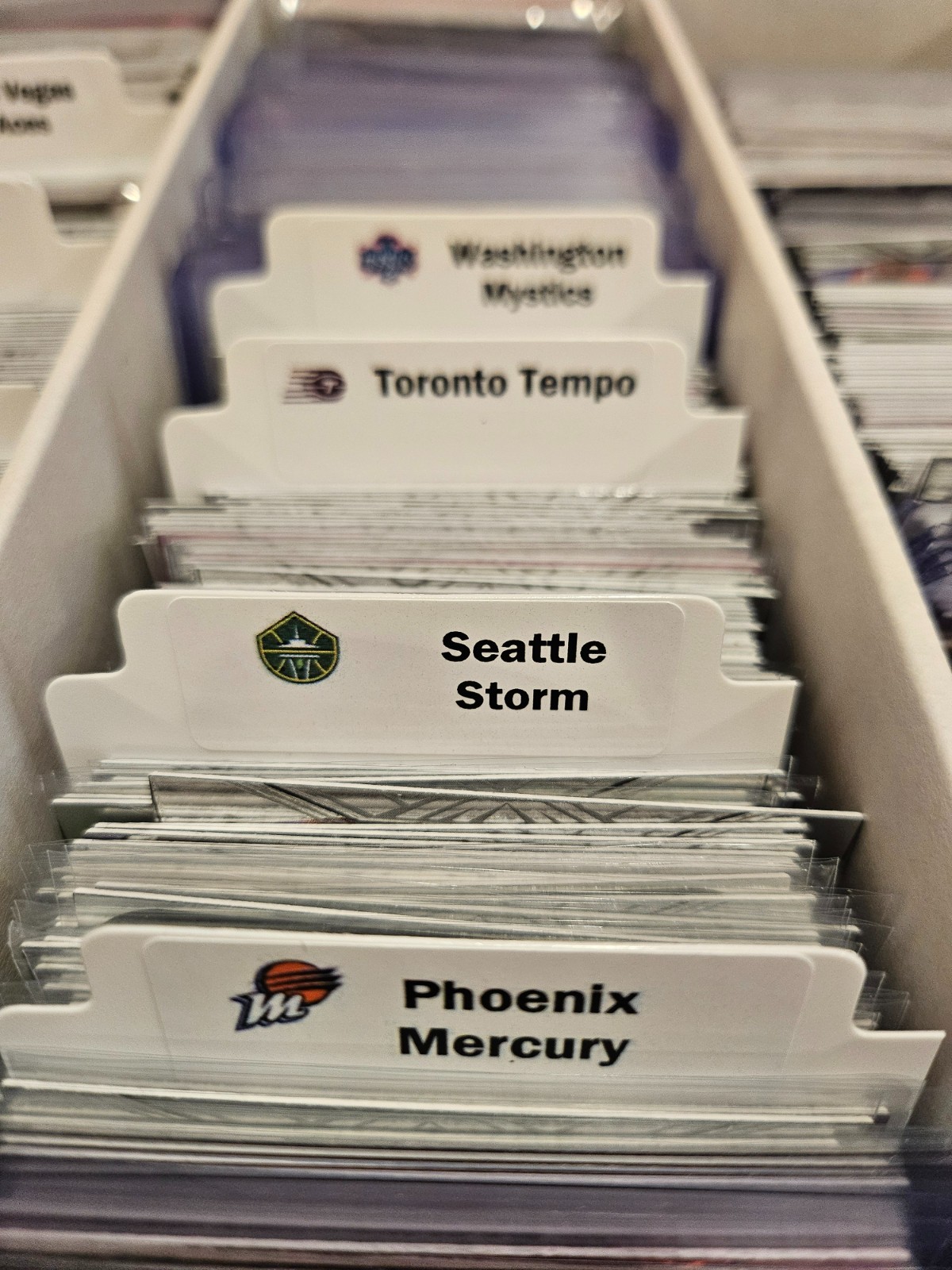 14 x Tall Sports Card Team Dividers with 14 WNBA Teams Logos