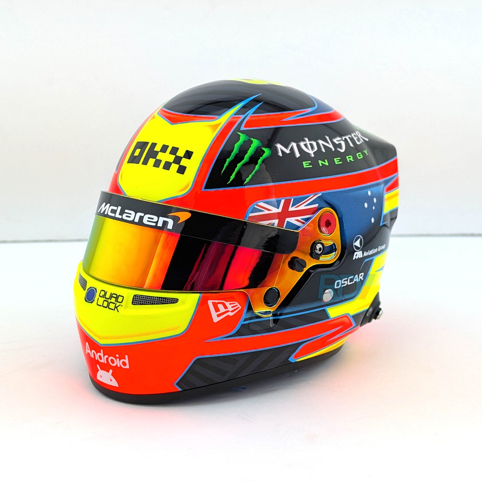 2025 Oscar Piastri McLaren Mini Helmet – 1:2 Scale Bell F1 Helmet – 4100412