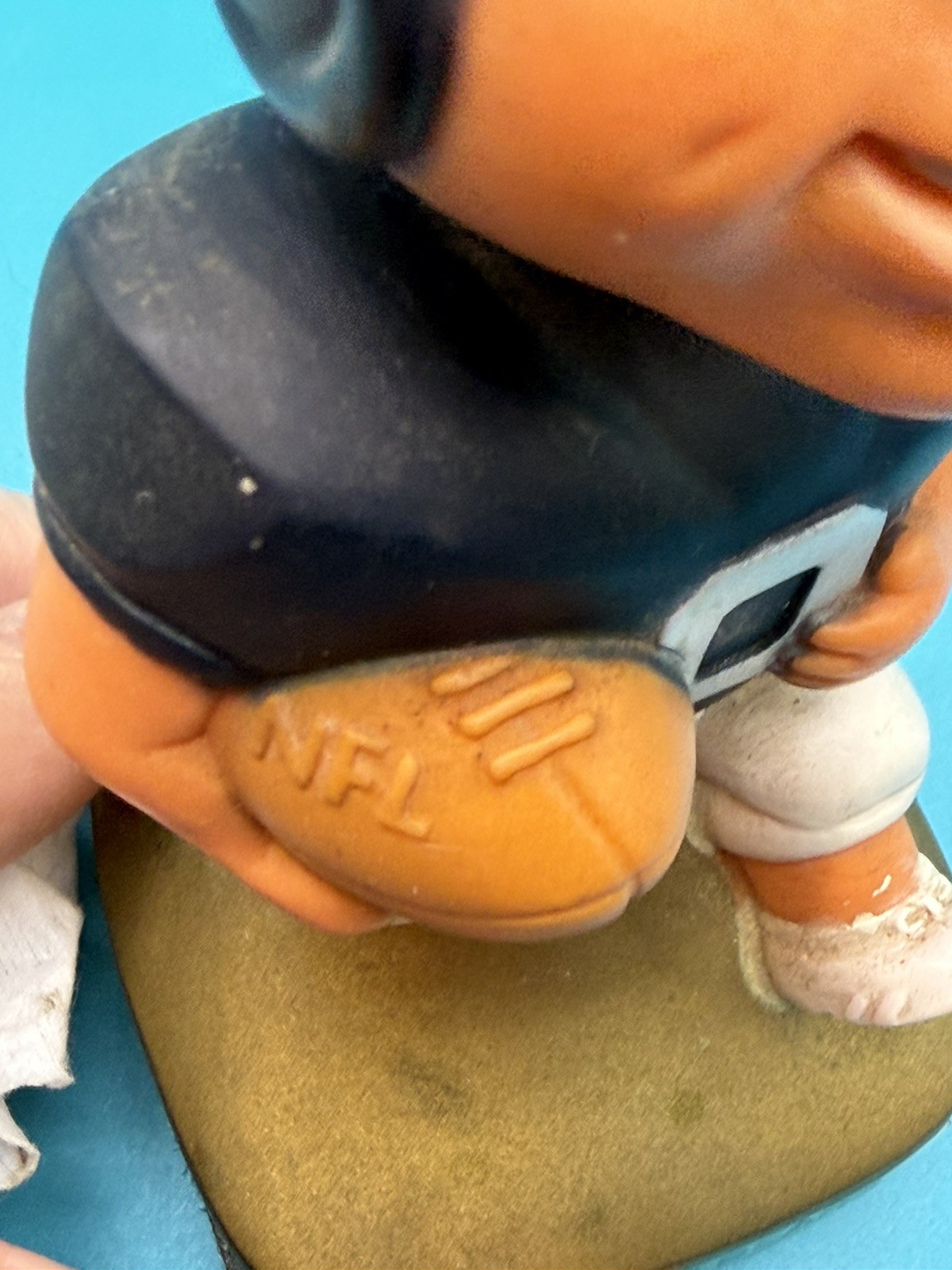 VINTAGE CHICAGO BEARS BOBBLE HEAD / RUNNING / HONG KONG / NFL/ PLASTIC TYPE