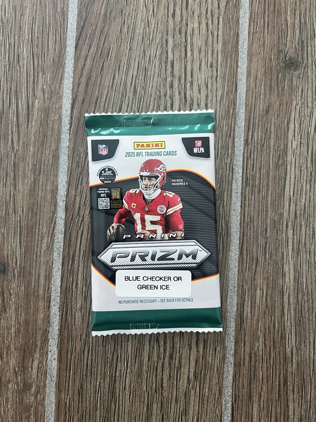 2025 Prizm Football Guaranteed Blue And Black Checker Or Green Ice Card Hot Pack