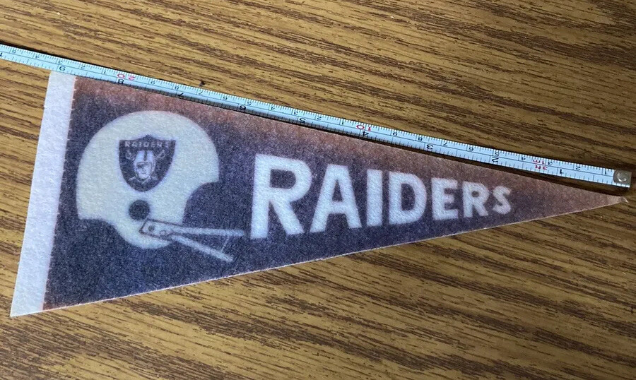 Vintage NFL Oakland Raiders 9” x 4” Felt Pennant Mini Flag 2 Bar Helmet