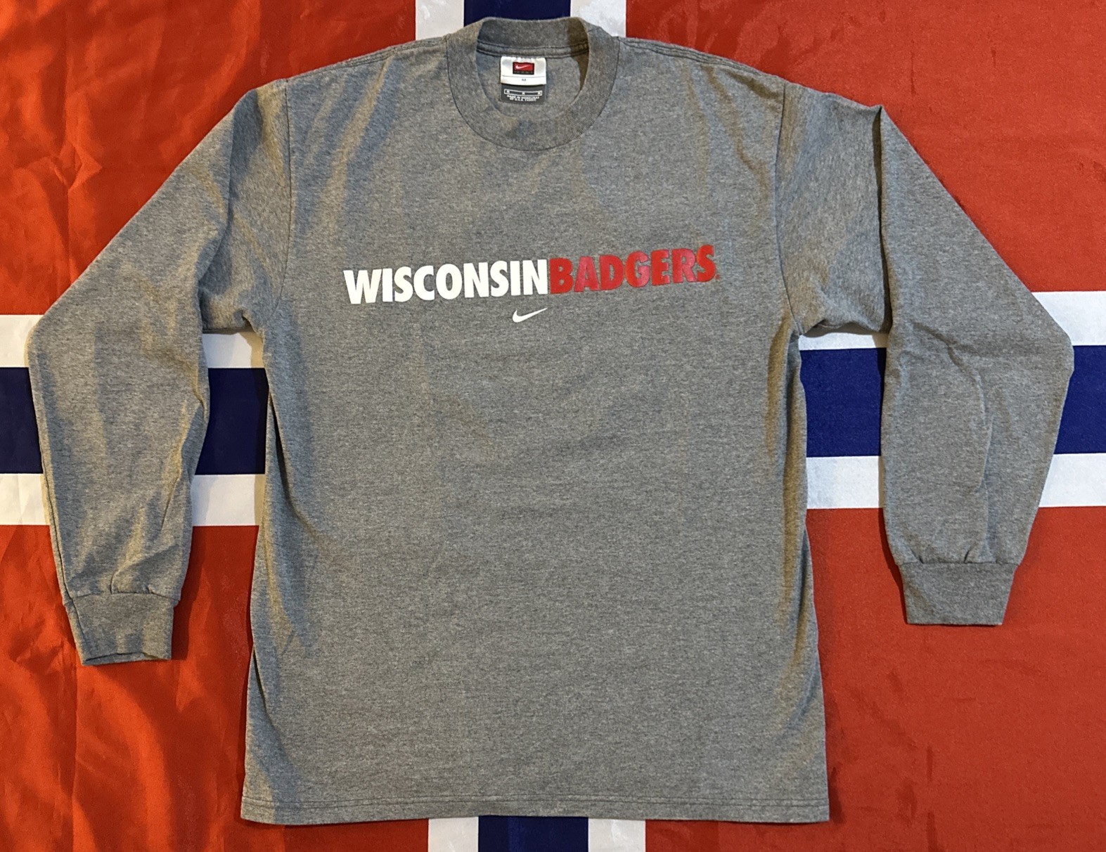 Nike Team Wisconsin Badgers Men’s Gray M Long Sleeve Double Sided Shirt NCAA Tee