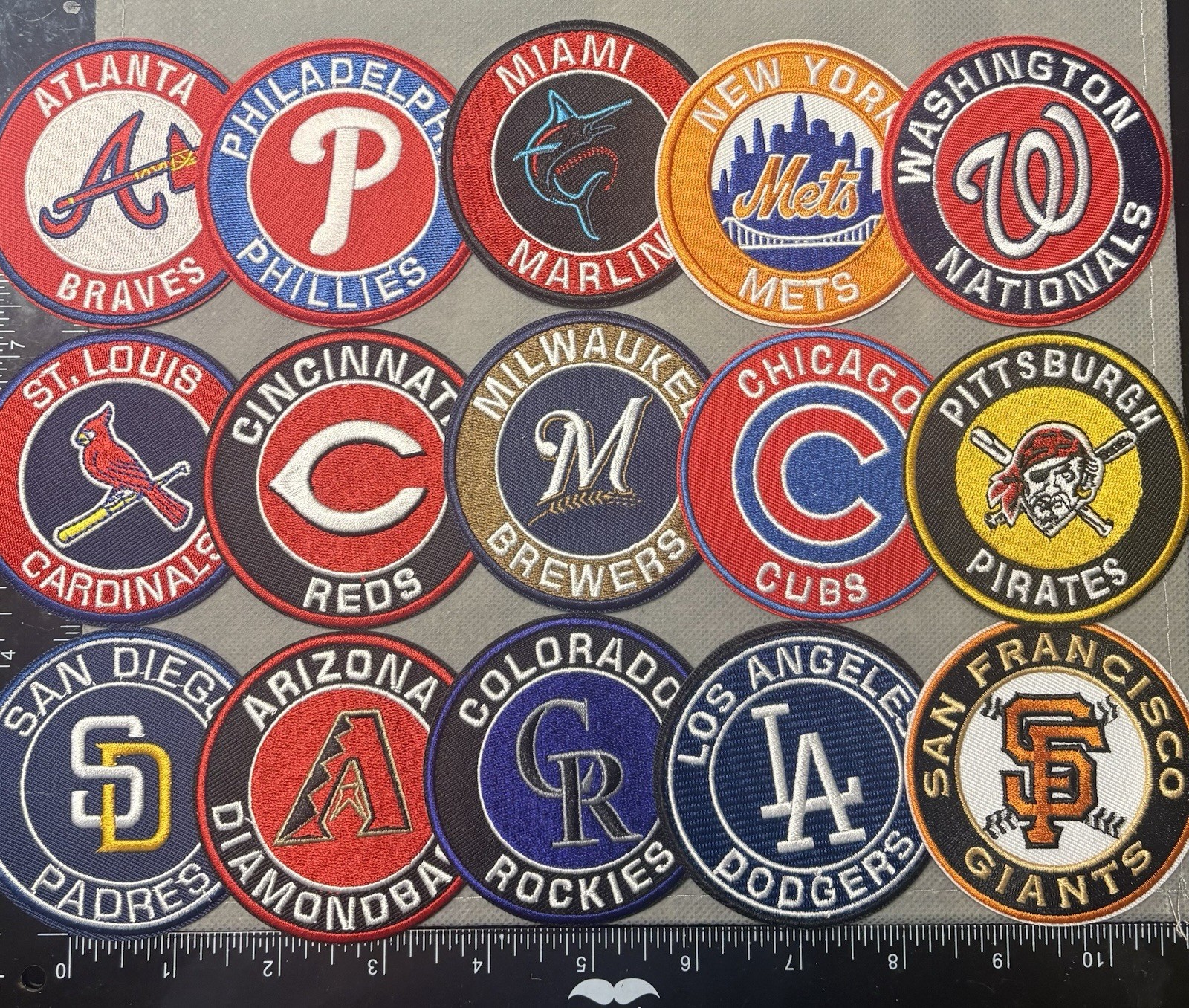 * 30 LOT * ALL MLB TEAMS LOGO 3″ ROUND IRON ON PATCHES + MLB LOGO SHIPS FREE