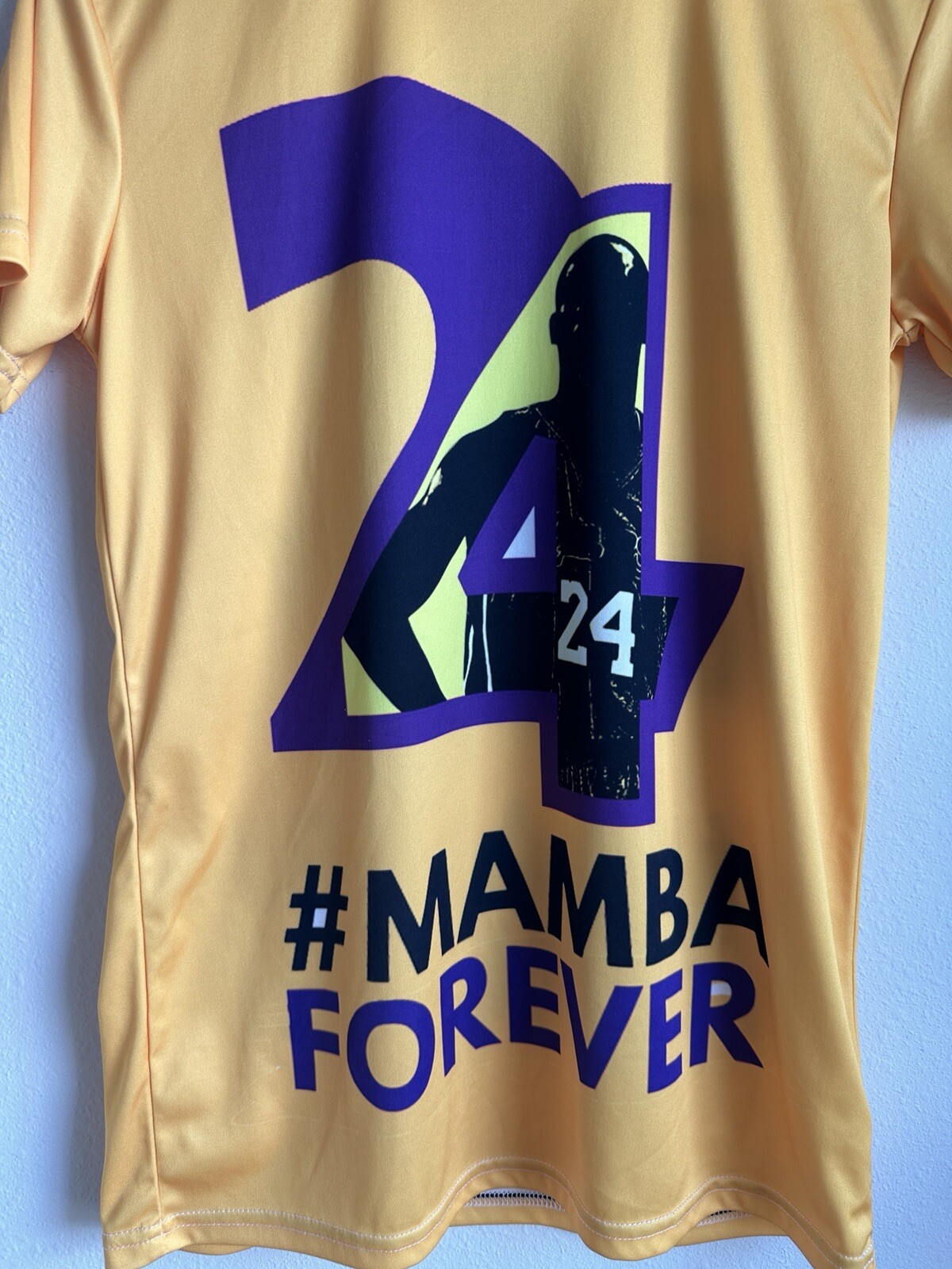 Kobe Bryant Men’s Small T-shirt Yellow Mamba Forever #24 Spell out