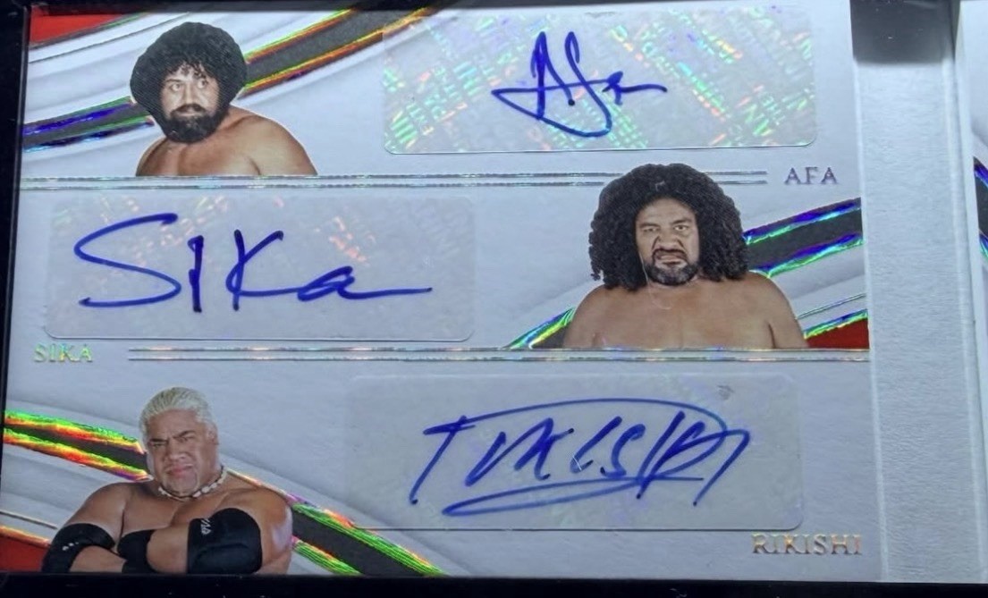 2022 Immaculate WWE Roman Reigns Bloodline Booklet Auto Jimmy Jey Uso Signed /25