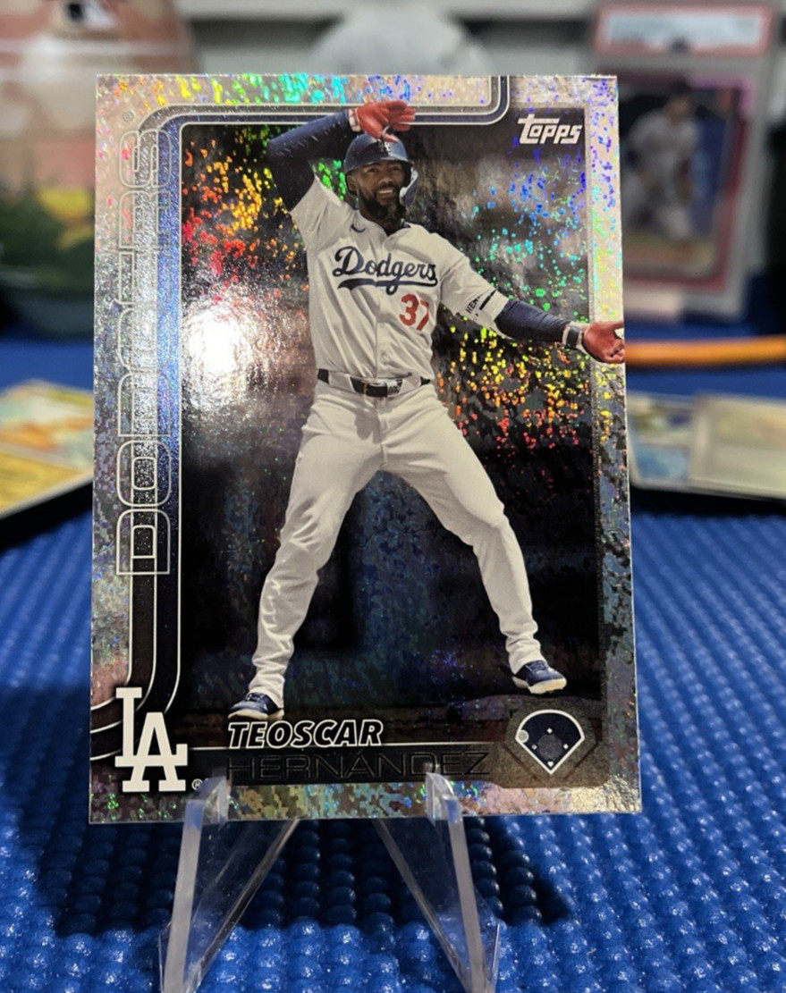 2025 Topps Rainbow Foil Teoscar Hernandez #176 Los Angeles Dodgers