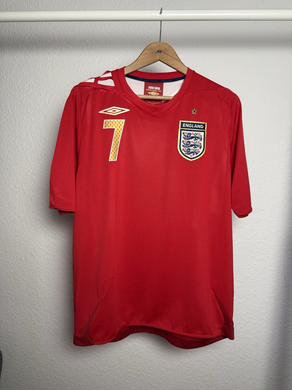 England 2006-08 Away Jersey David Beckham #7 Umbro M Vintage Football Shirt