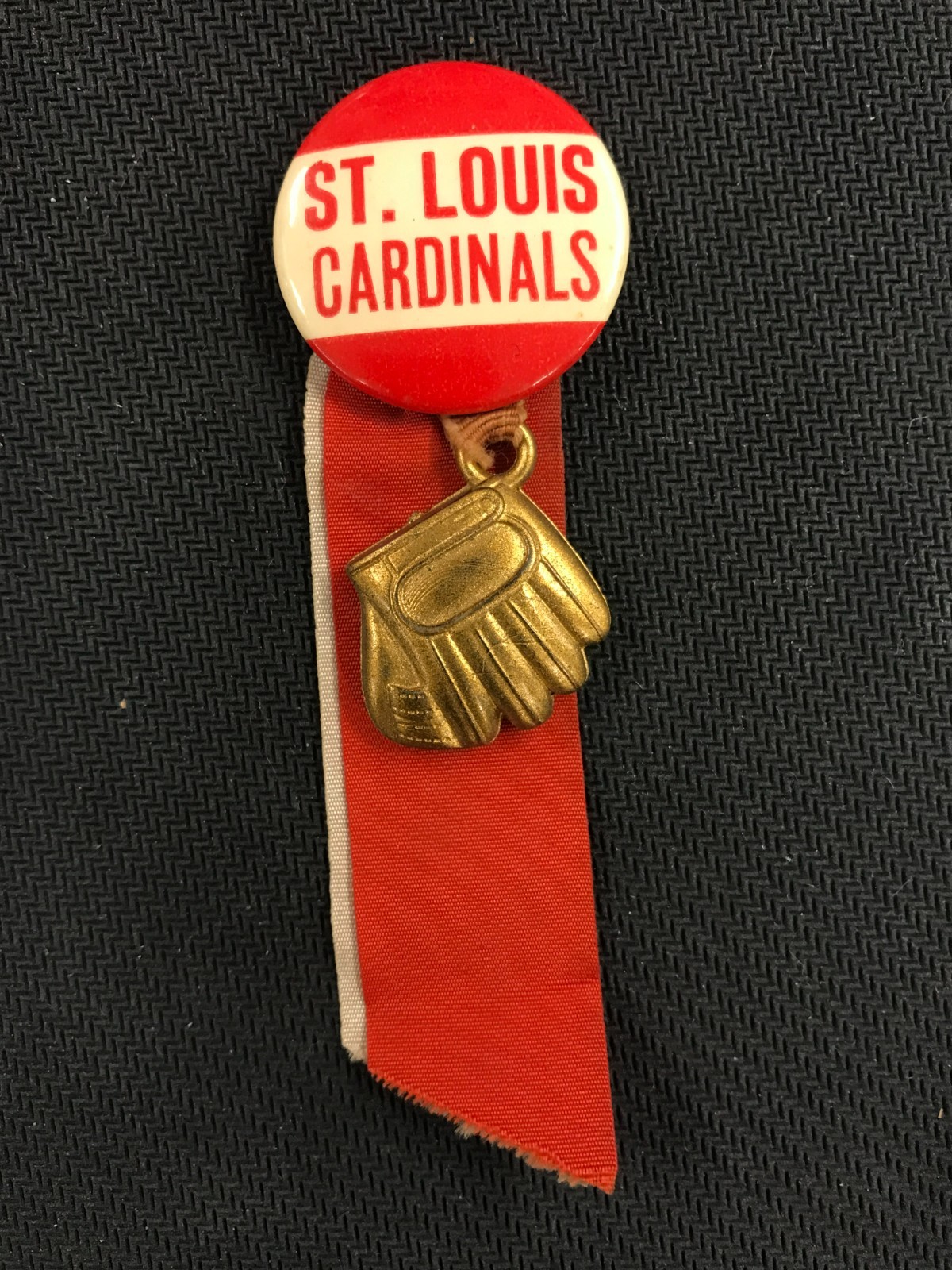 VTG MLB St. Louis Cardinals Baseball Team 1.25″ Button w/Ribbons & Glove Charm