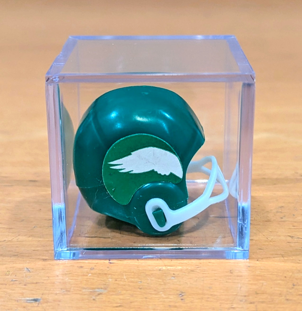 Hong Kong NFL PHIL. EAGLES VTG NFL Mini Gumball Football Helmet & Display Box!