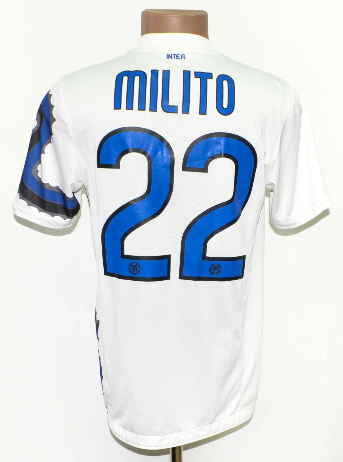 INTER MILAN ITALY 2010/2011 AWAY FOOTBALL SHIRT #22 MILITO SIZE S ADULT