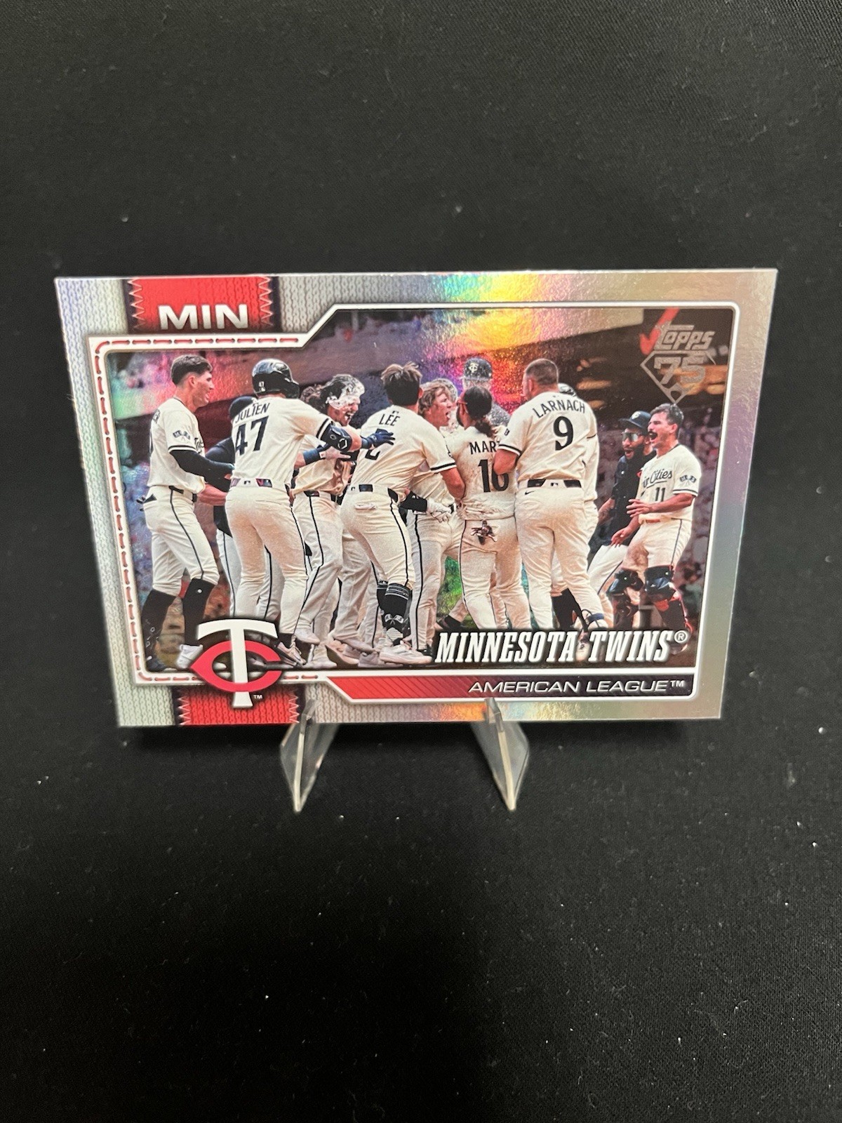 2026 Topps Series 2 – Minnesota Twins Team Card Rainbow Foil #491